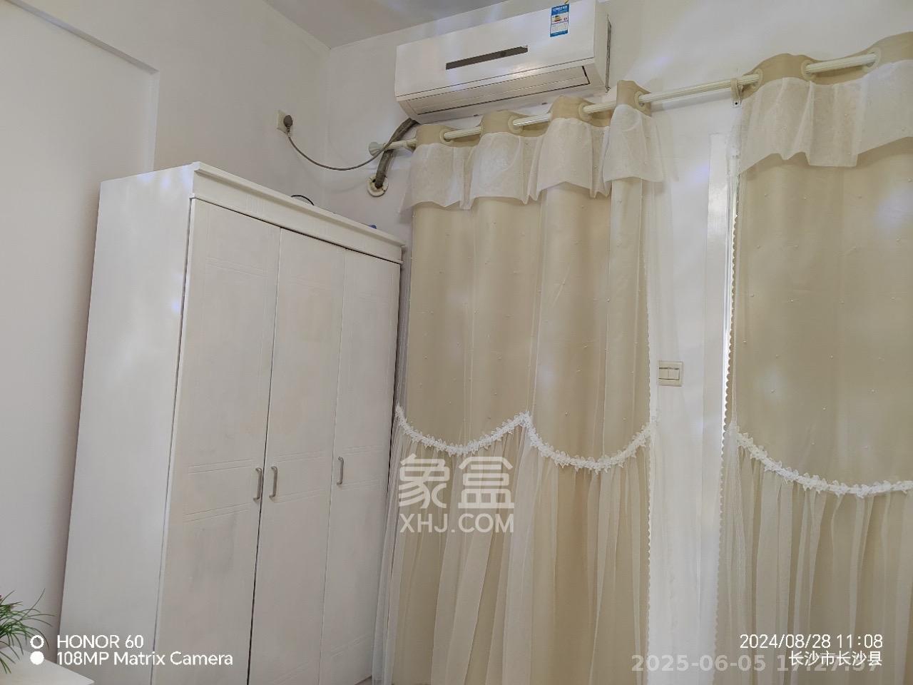 水岸世景  1室1厅1卫   1300.00元/月室内图