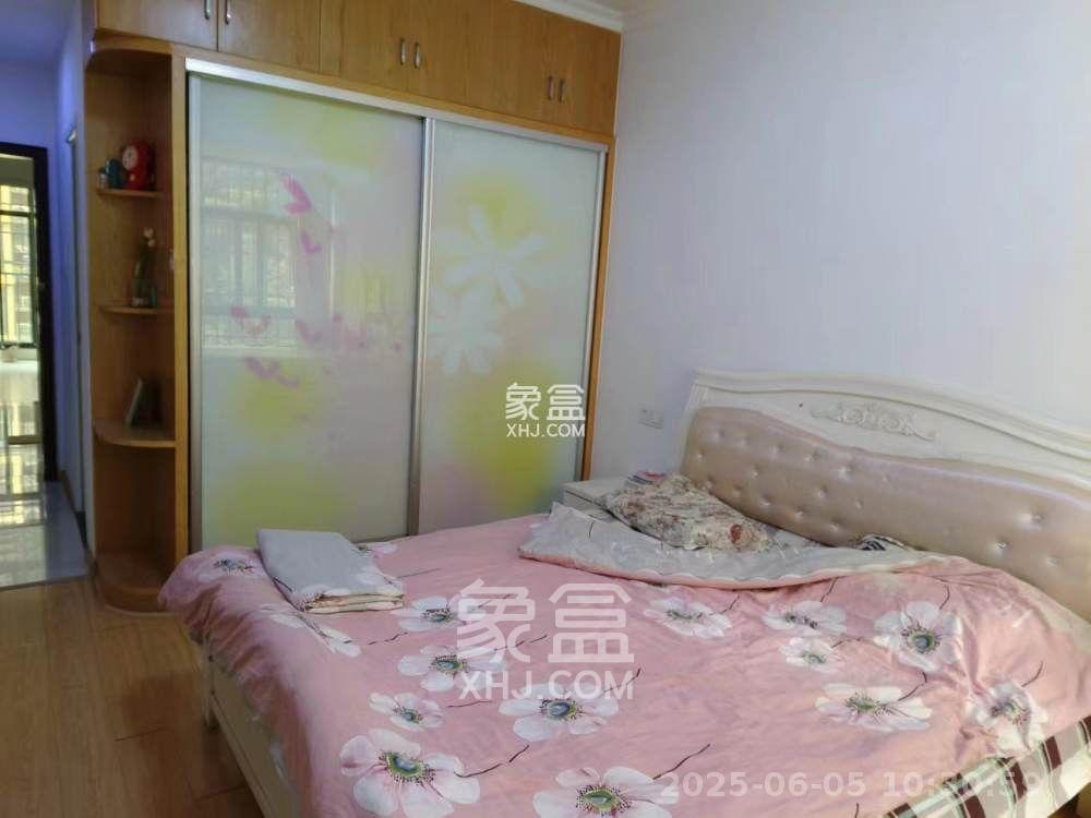 华雅花园  3室2厅2卫   1600.00元/月室内图