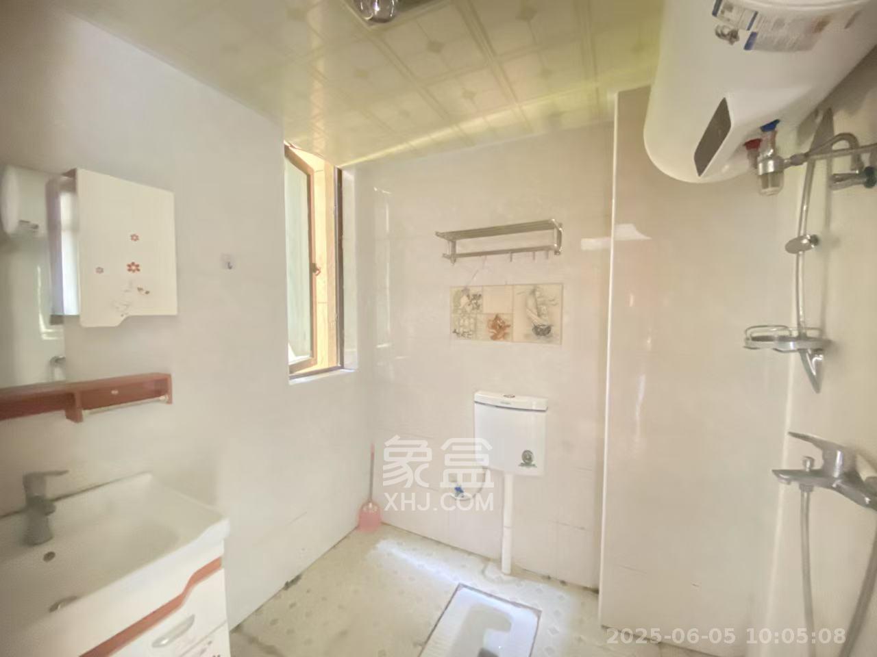 卓越蔚蓝城邦  1室2厅2卫   2100.00元/月室内图
