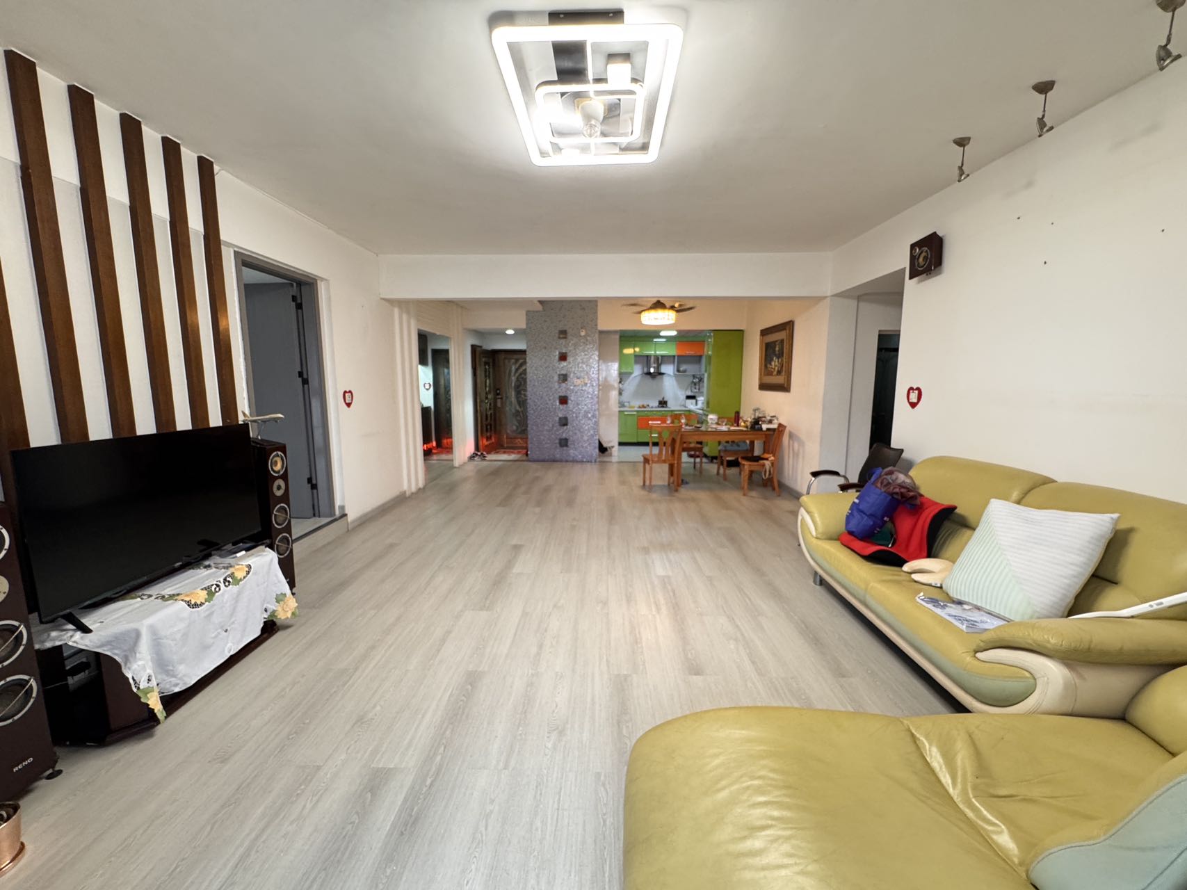 都市庭苑  3室2厅2卫    3300.0元/月 都市庭苑  3室2厅2卫    3300.0元/月室内图