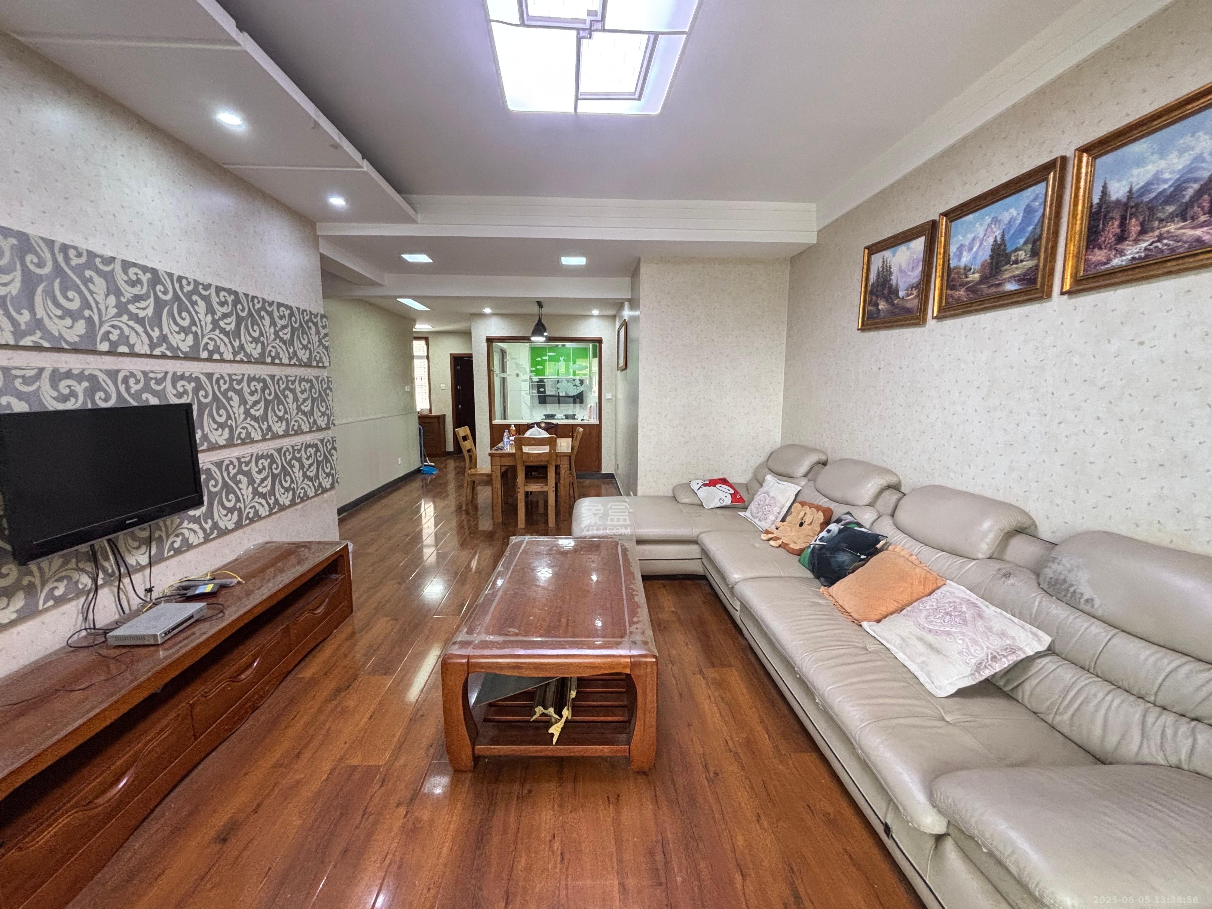 楚天中苑 3室2厅2卫 2500.0元/月 楚天中苑 3室2厅2卫 2500.0元/月室内图