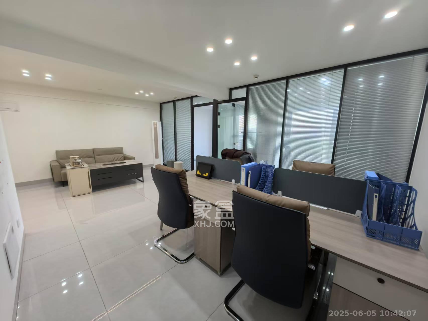 金地商置湘江峯汇  1室1厅1卫    4500.0元/月 金地商置湘江峯汇  1室1厅1卫    4500.0元/月室内图