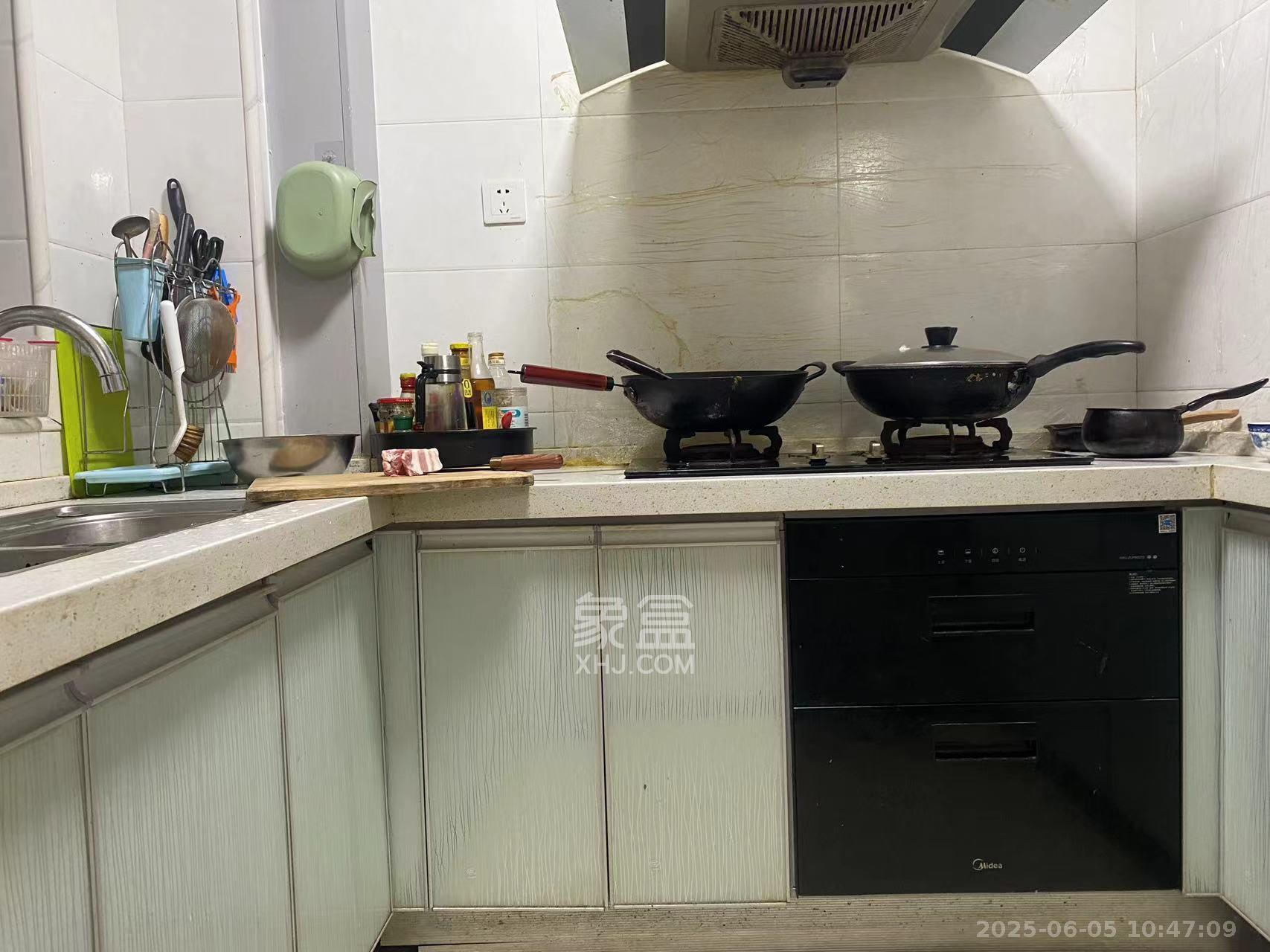 星湖湾二期高层  3室2厅1卫   2200.00元/月室内图