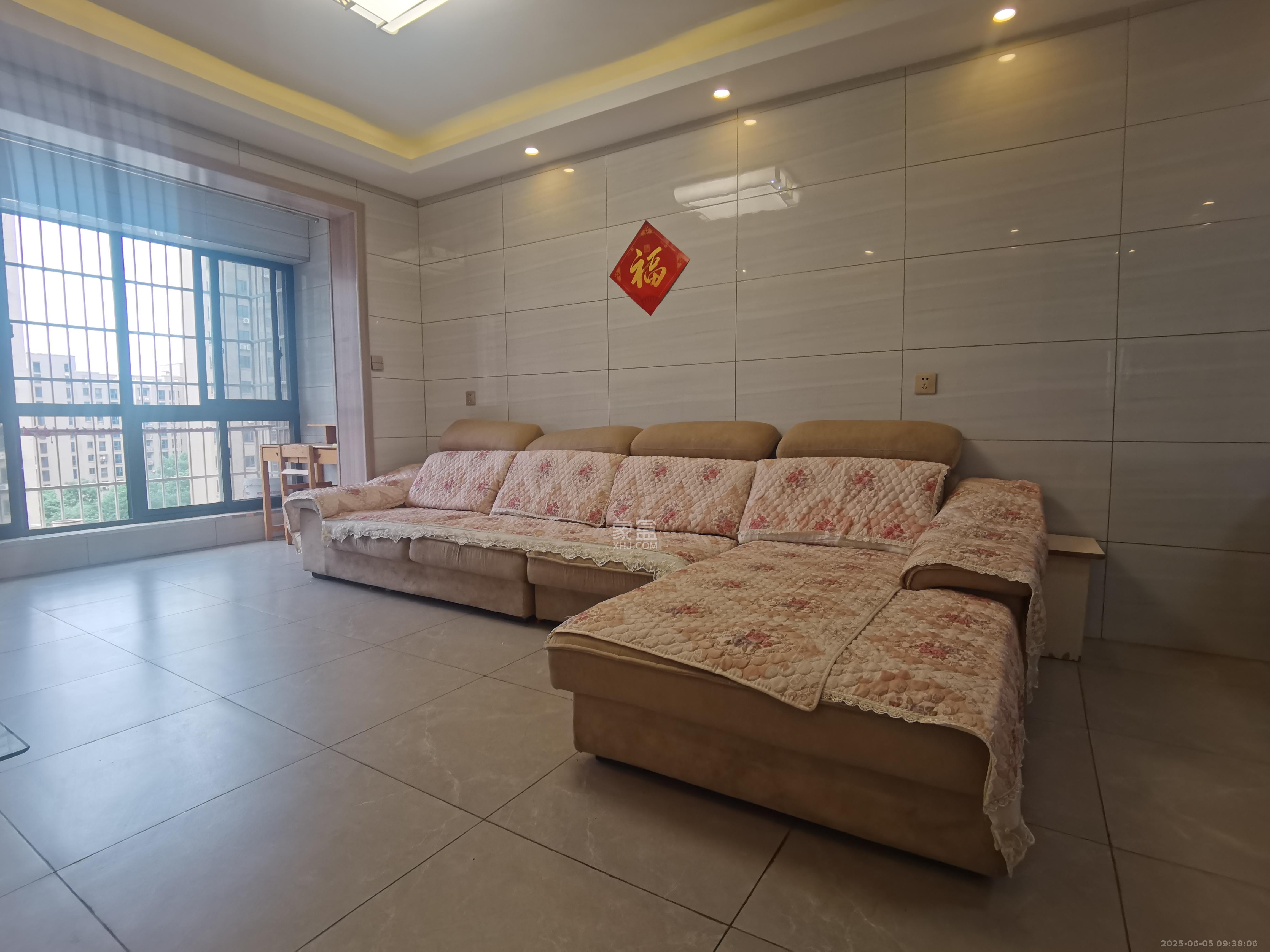 东岸梅园小区  2室2厅1卫   2100.00元/月室内图