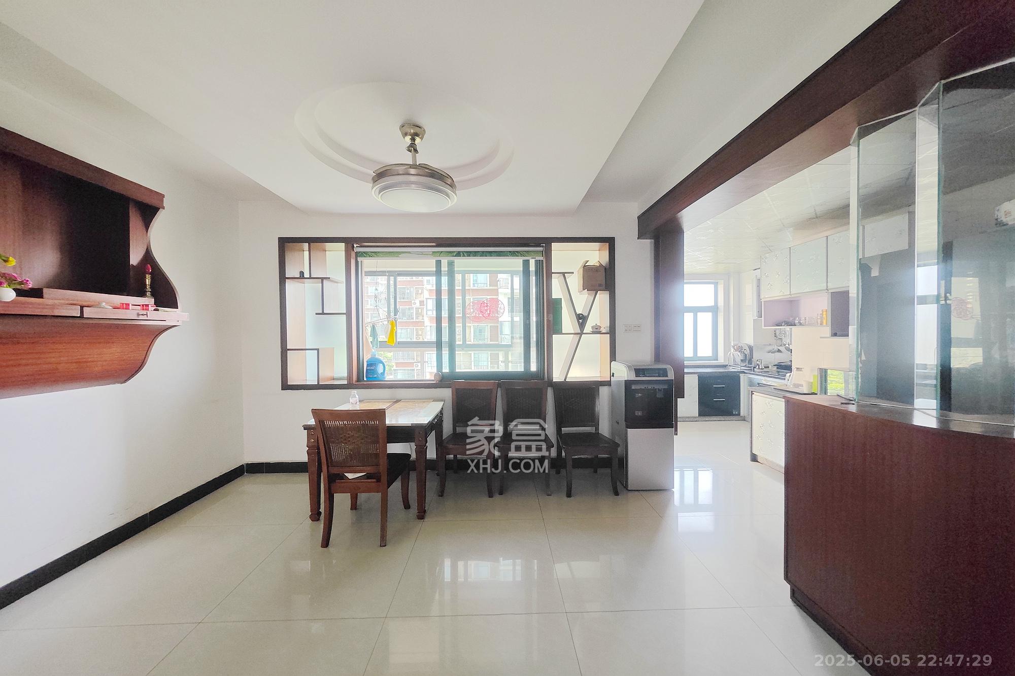 亚华香舍花都 3室2厅2卫 118.0万 亚华香舍花都 3室2厅2卫 118.0万客厅