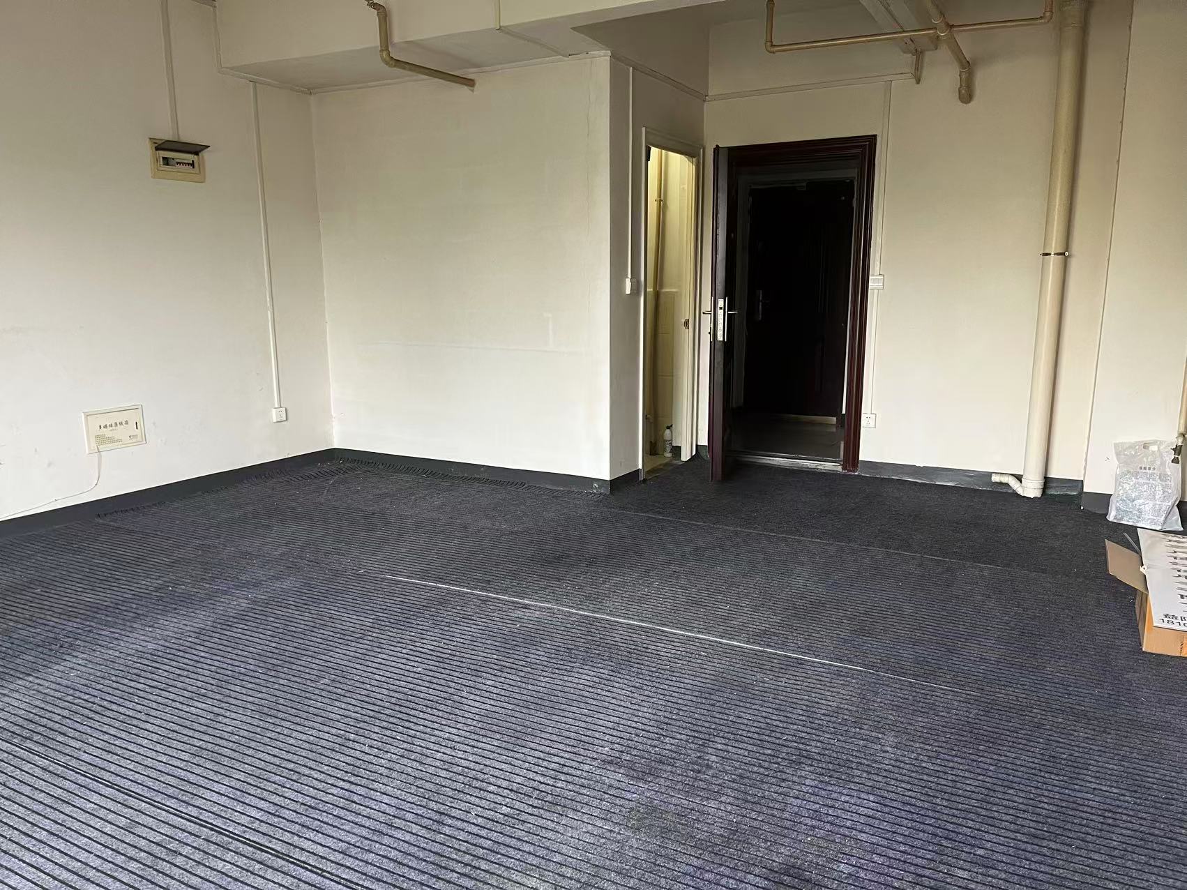 香格里拉 1室1厅1卫 900.0元/月 香格里拉 1室1厅1卫 900.0元/月室内图