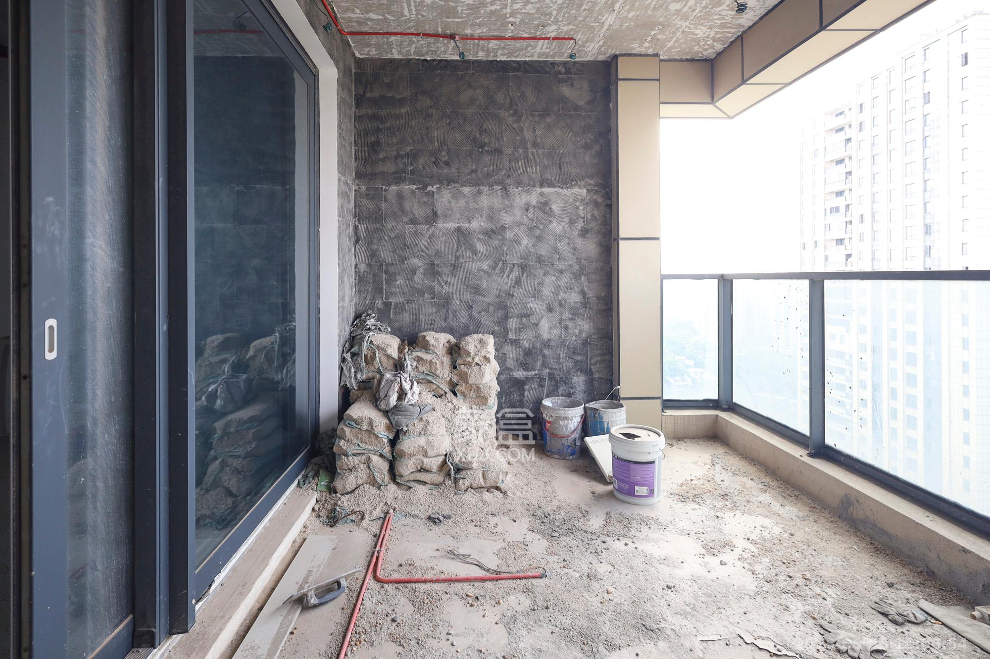 湘江壹号一二三期(创远湘江壹号) 4室2厅2卫 260.0万 湘江壹号一二三期(创远湘江壹号) 4室2厅2卫 260.0万阳台