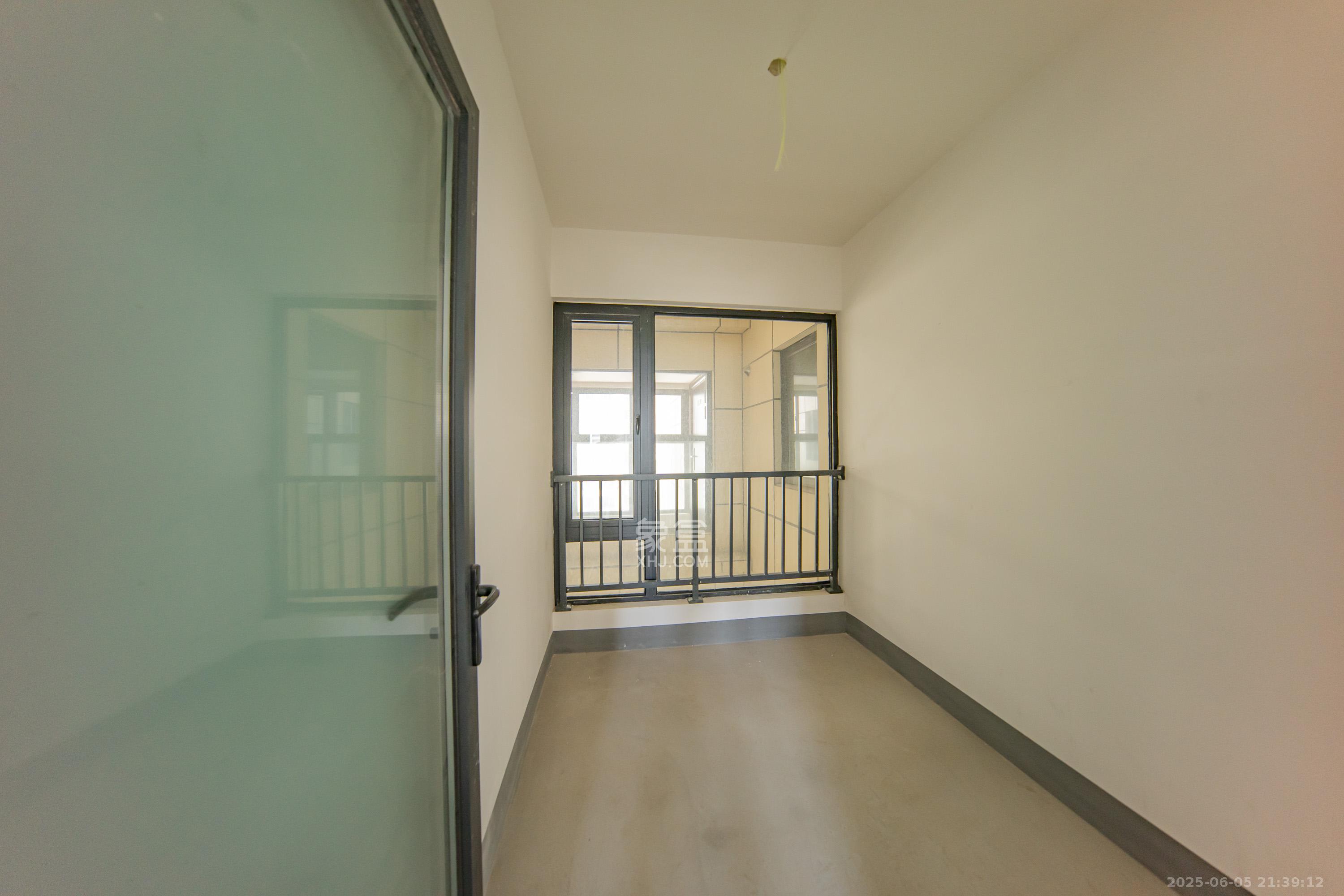 建投象山国际 5室2厅3卫 237.0万 建投象山国际 5室2厅3卫 237.0万卧室