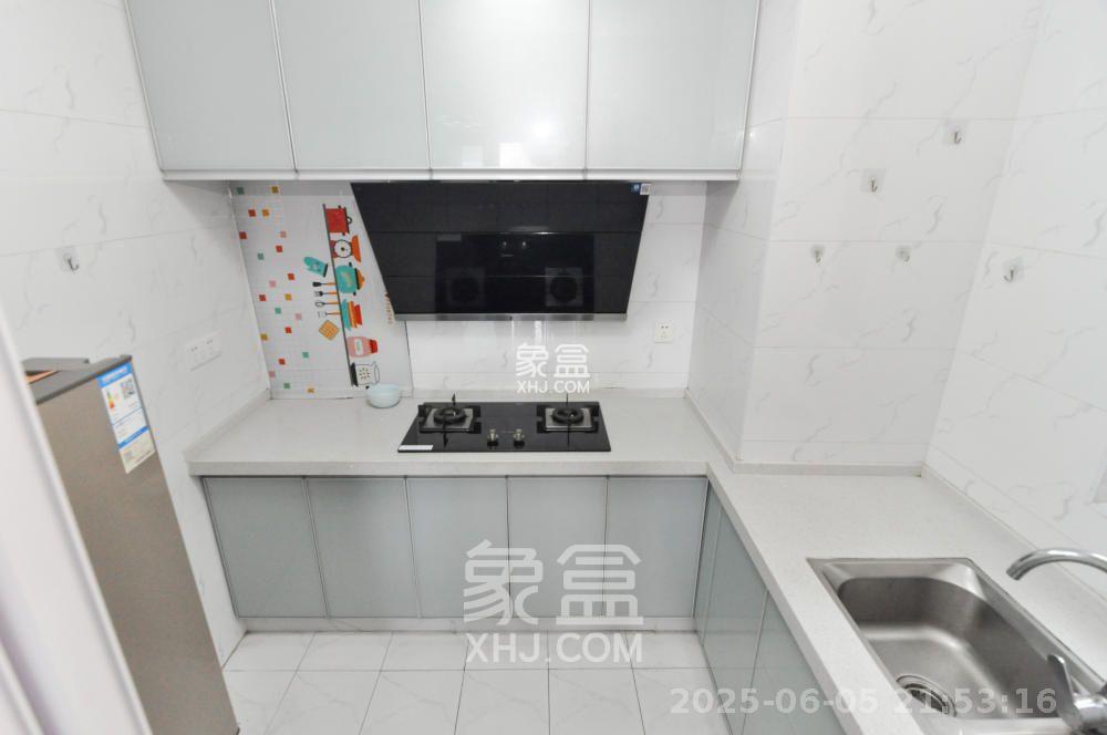 卓越浅水湾  3室2厅2卫   2600.00元/月室内图