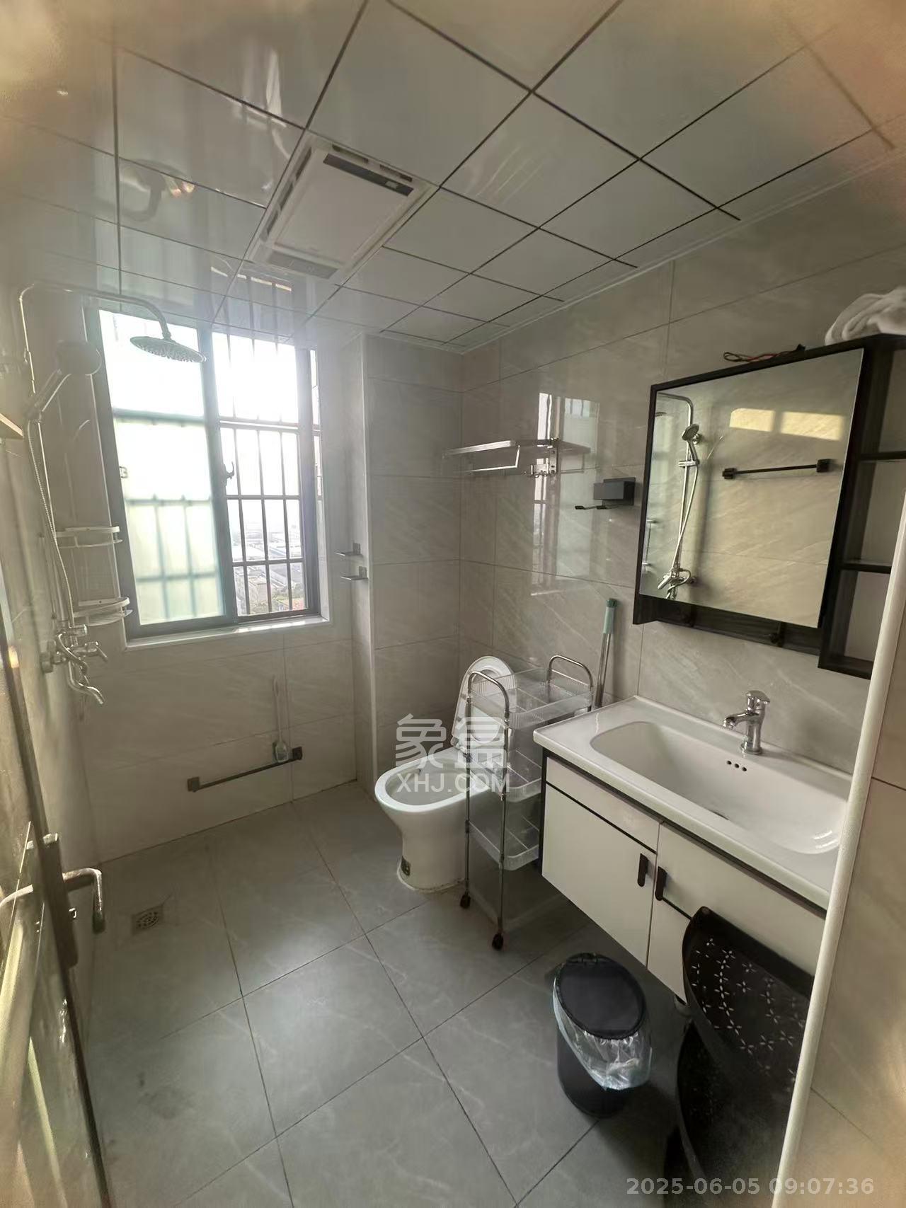 辉宏橄榄城  3室2厅2卫    2500.0元/月 辉宏橄榄城  3室2厅2卫    2500.0元/月室内图