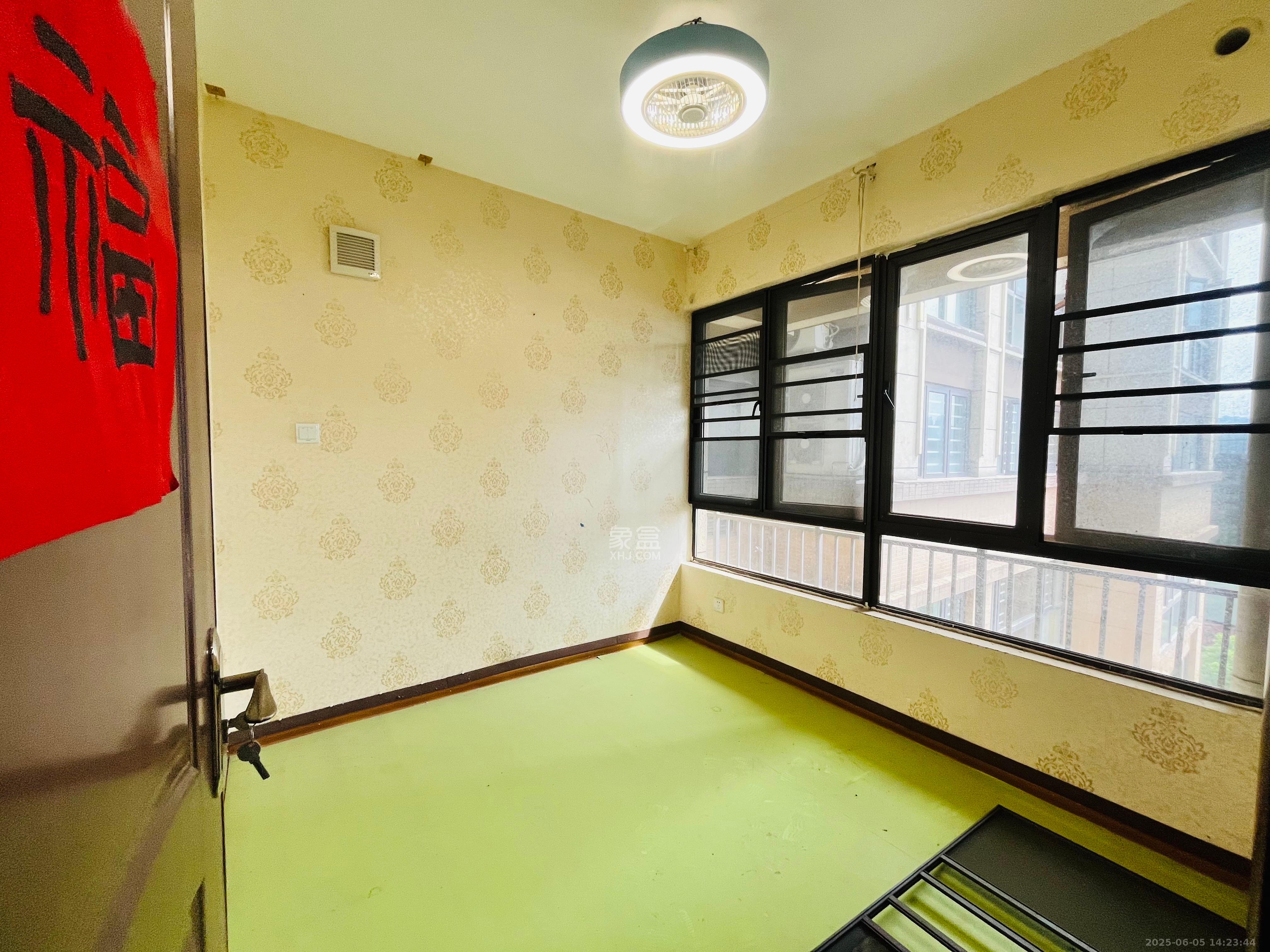 南山雍江汇(滨江国际新城) 3室2厅2卫 3100.0元/月 南山雍江汇(滨江国际新城) 3室2厅2卫 3100.0元/月室内图