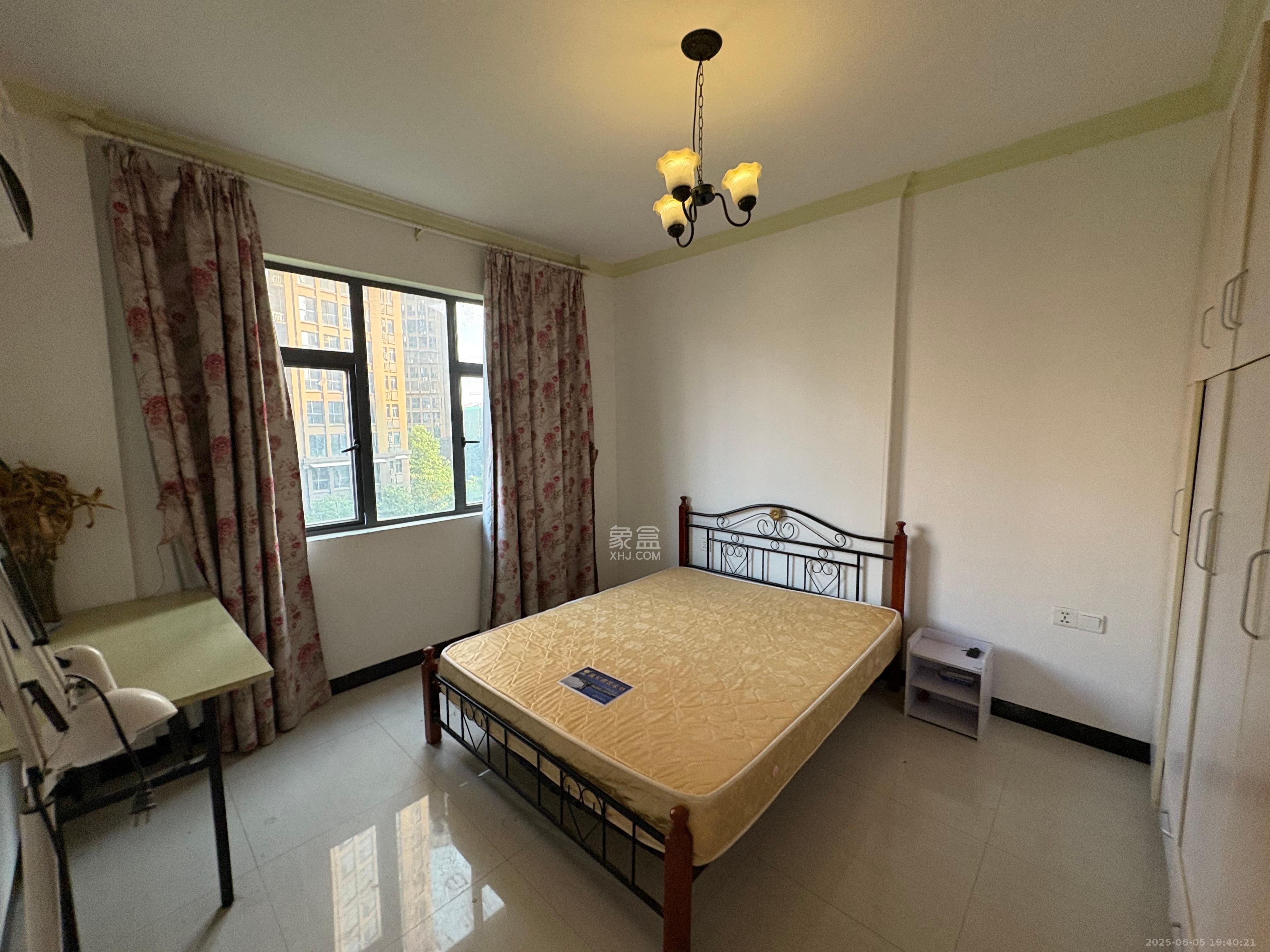 悦湖山 4室2厅2卫 2800.0元/月 悦湖山 4室2厅2卫 2800.0元/月室内图