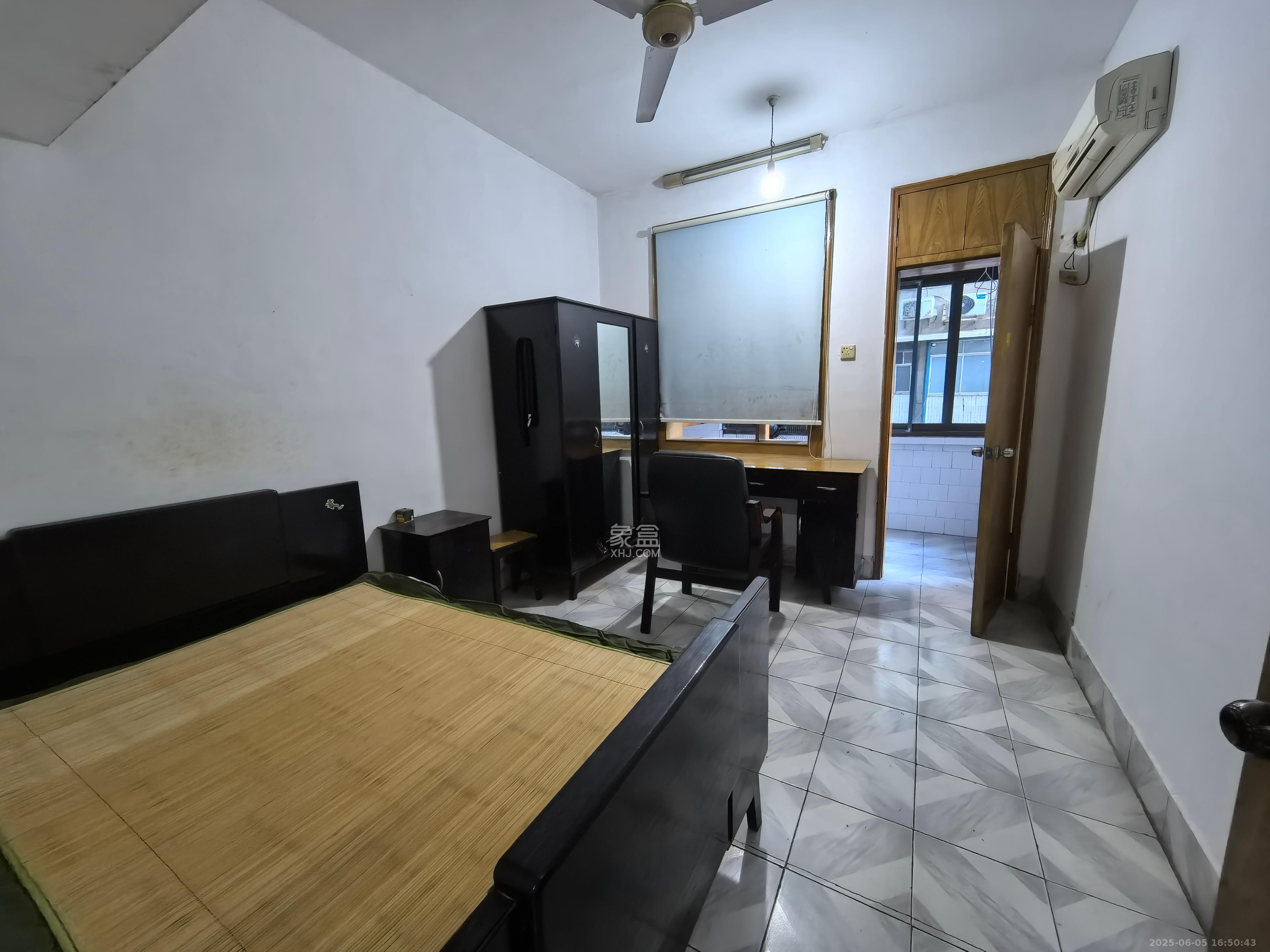 长重机械厂宿舍 2室2厅1卫 1300.0元/月 长重机械厂宿舍 2室2厅1卫 1300.0元/月室内图