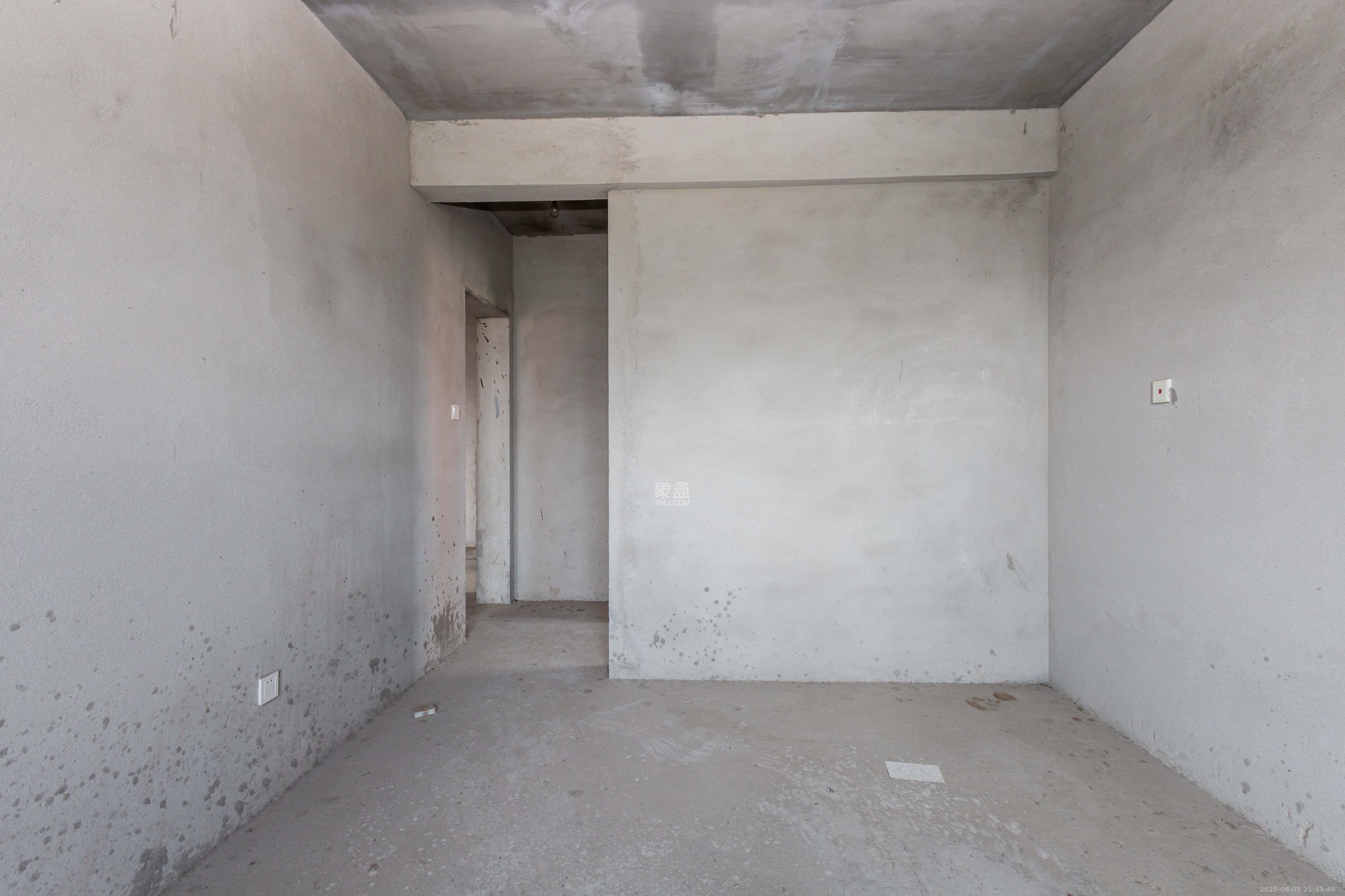 辉宏橄榄城 4室2厅2卫 68.8万 辉宏橄榄城 4室2厅2卫 68.8万卧室