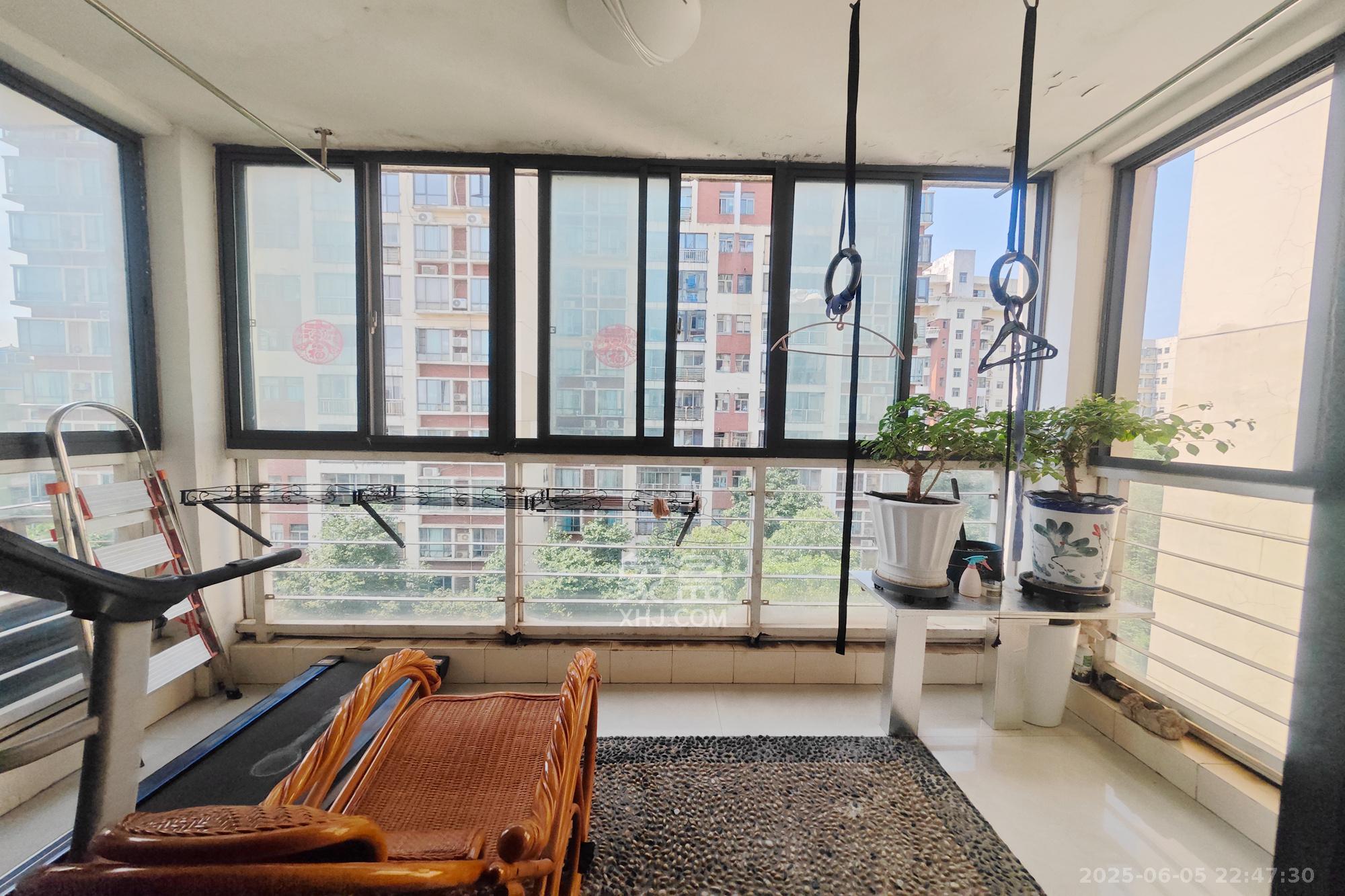 亚华香舍花都 3室2厅2卫 118.0万 亚华香舍花都 3室2厅2卫 118.0万阳台