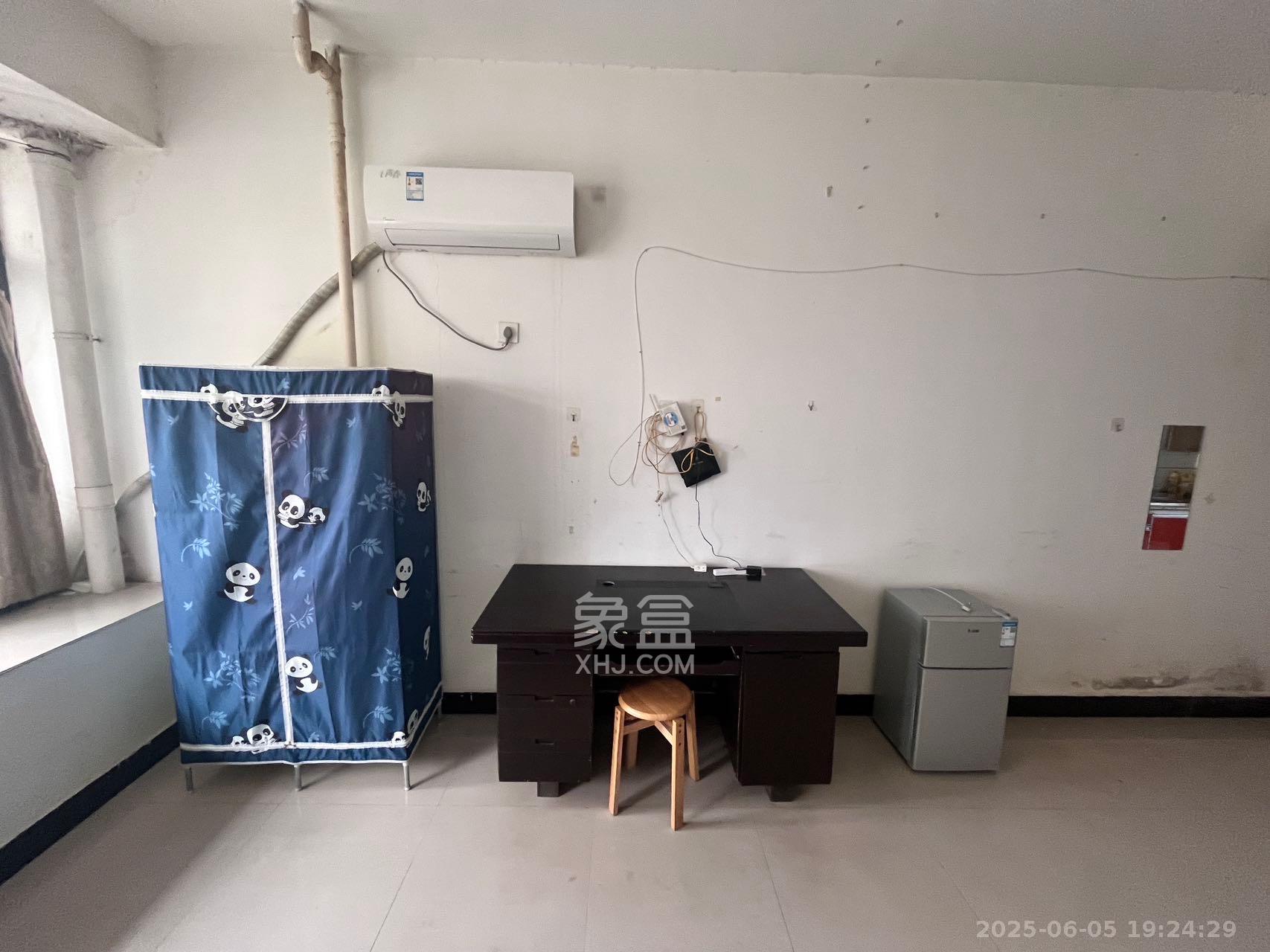 枫华府第 1室1厅1卫 1000.0元/月 枫华府第 1室1厅1卫 1000.0元/月室内图