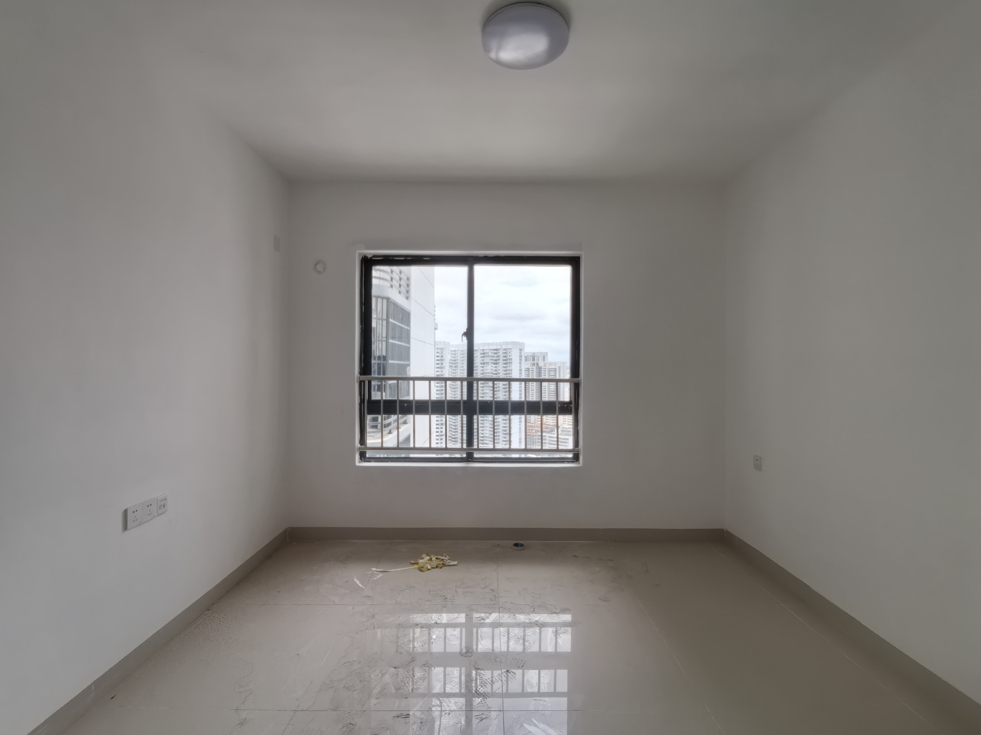 龙城新景  3室2厅2卫   2800.00元/月室内图
