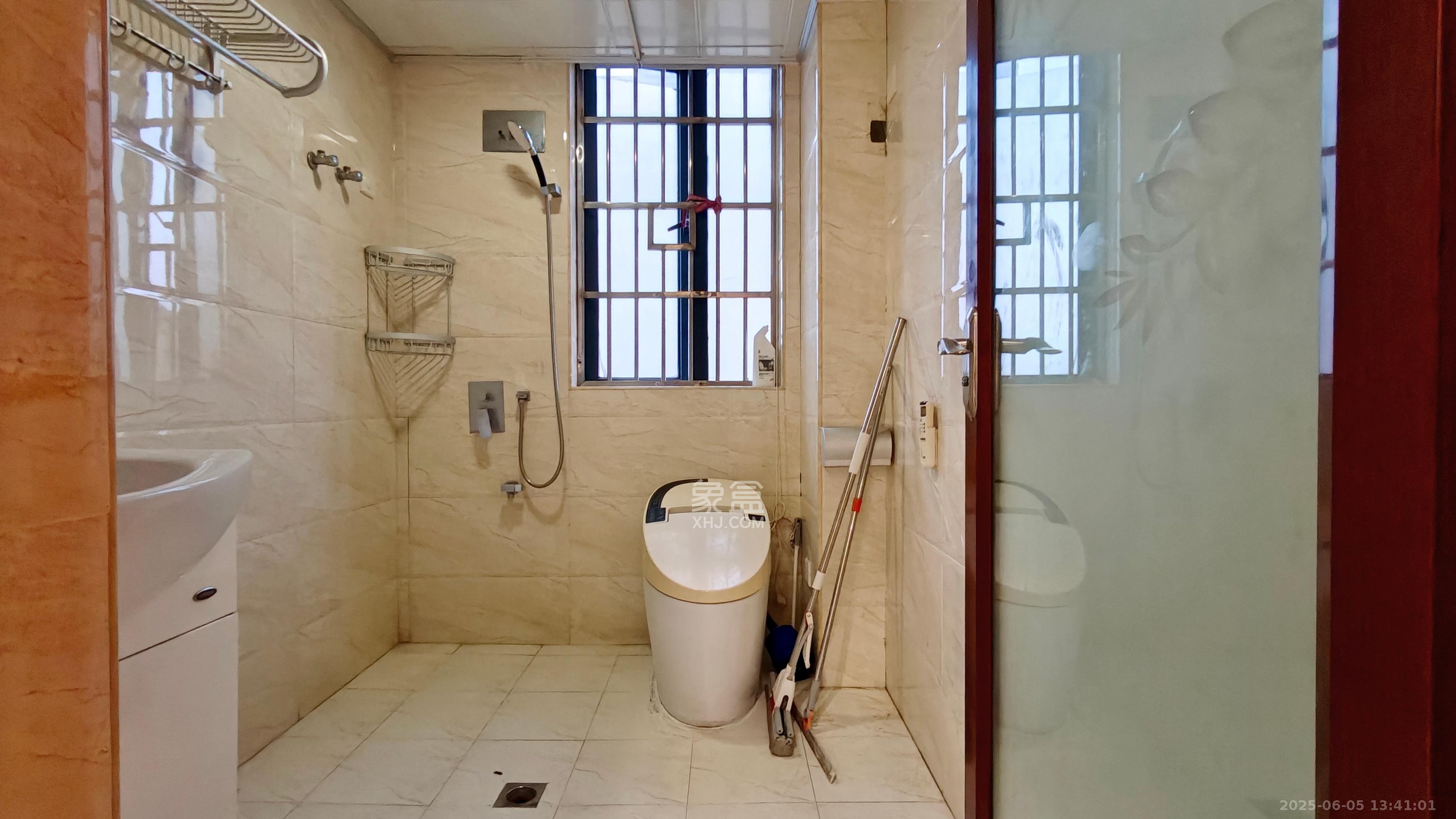 中建麓山和苑  3室2厅1卫   1600.00元/月室内图