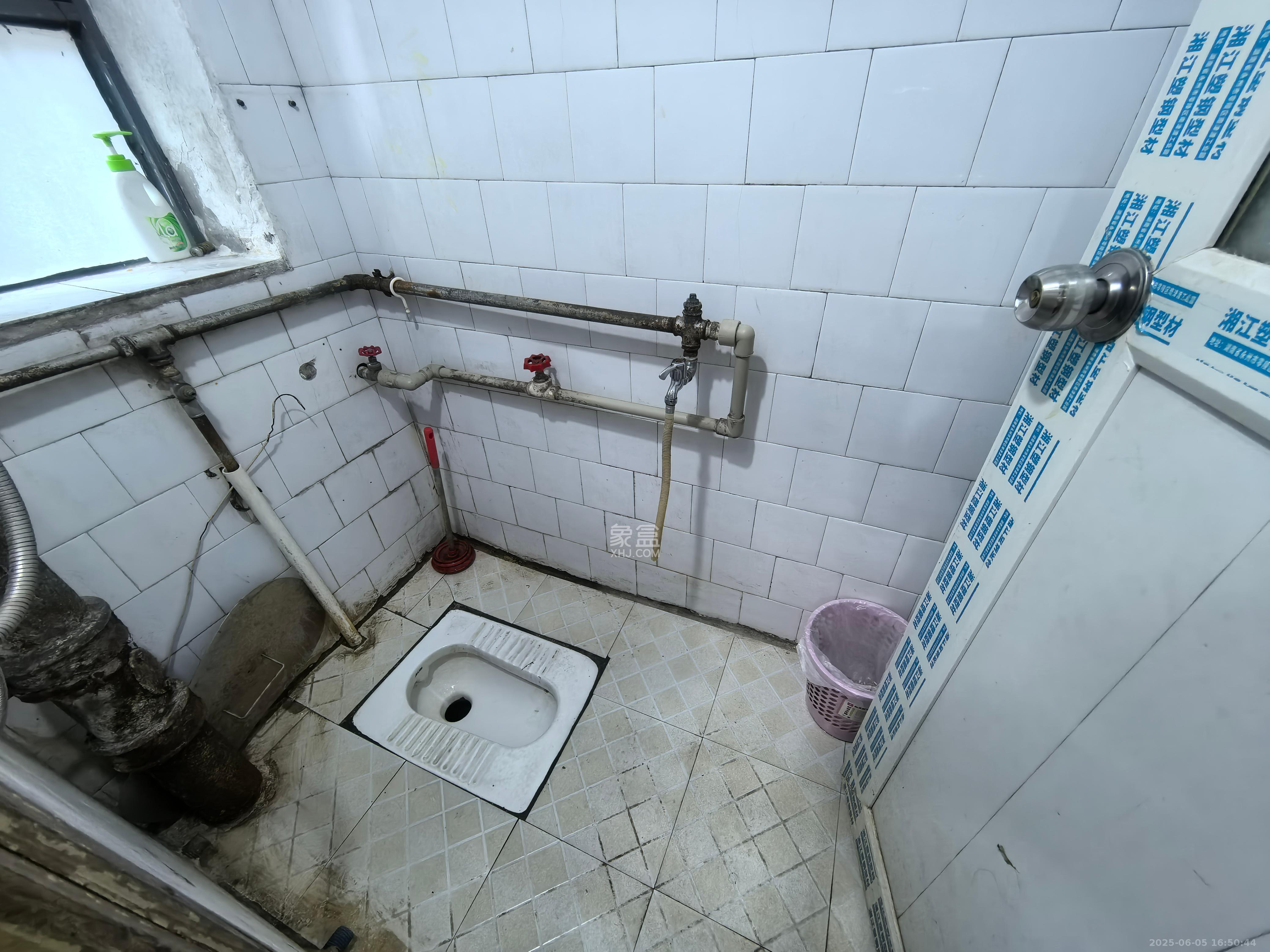 长重机械厂宿舍 2室2厅1卫 1300.0元/月 长重机械厂宿舍 2室2厅1卫 1300.0元/月室内图