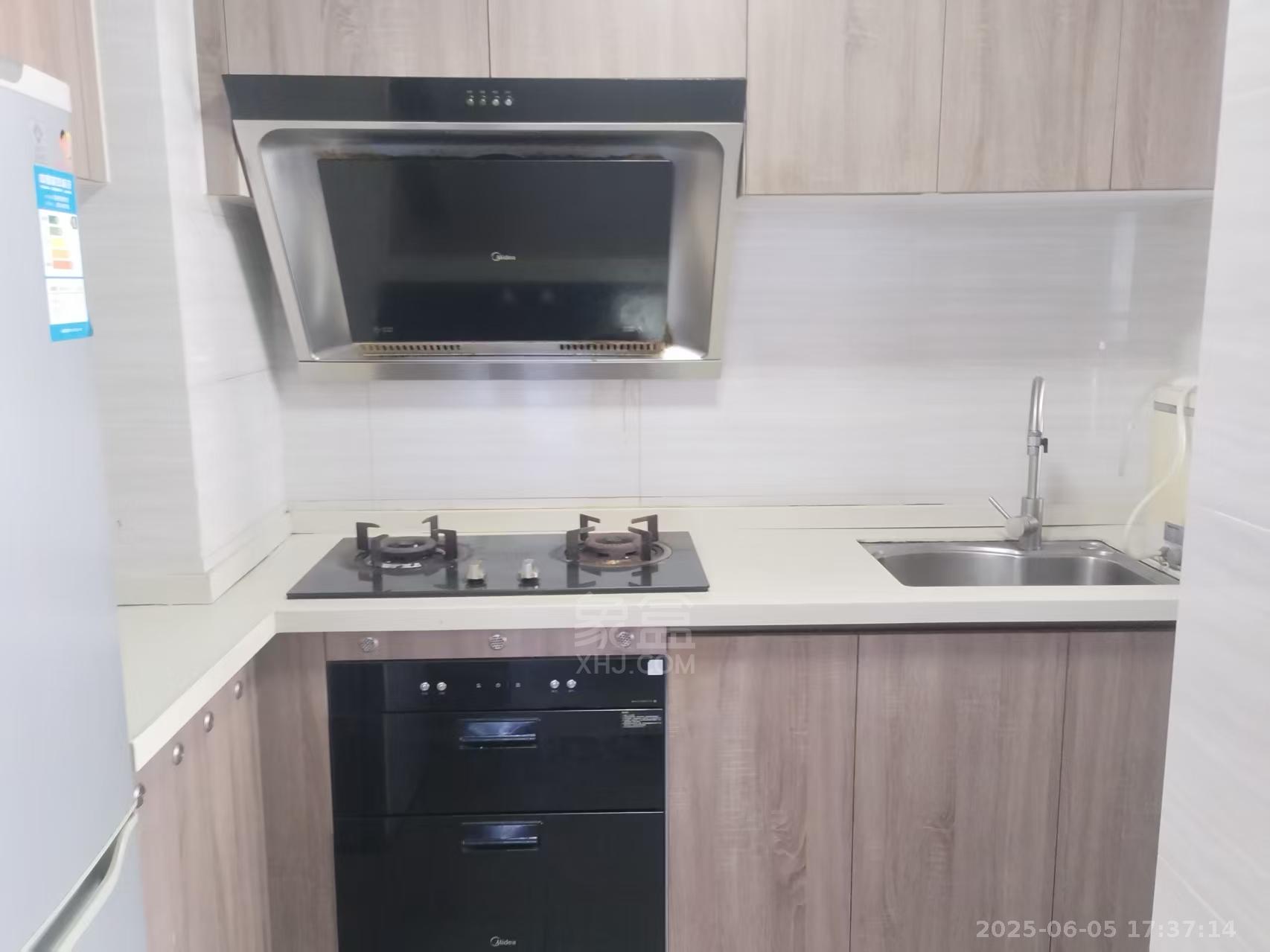 美的翰城  3室2厅2卫    2000.0元/月 美的翰城  3室2厅2卫    2000.0元/月室内图