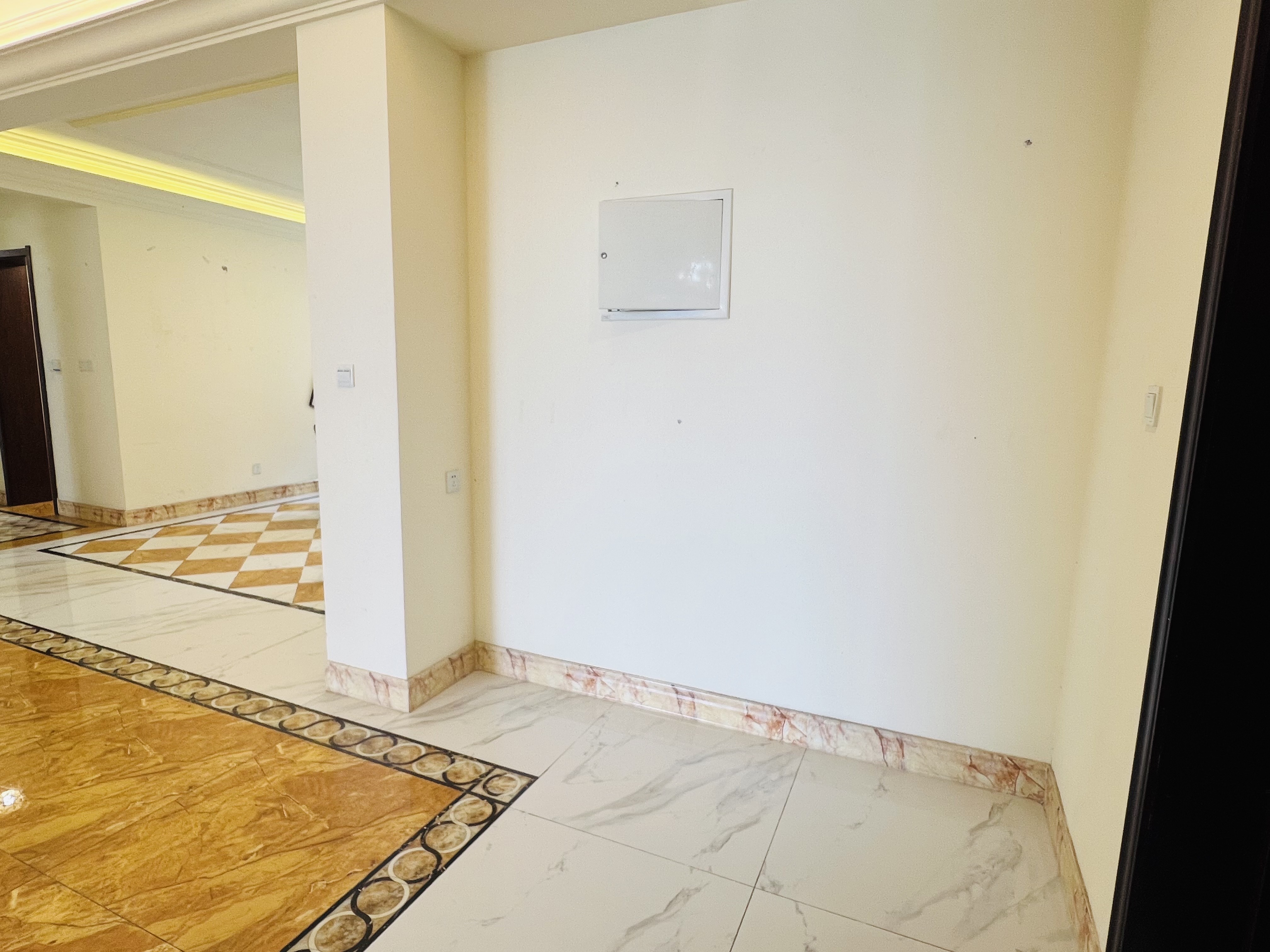 碧桂园 5室2厅3卫 4500.0元/月 碧桂园 5室2厅3卫 4500.0元/月室内图