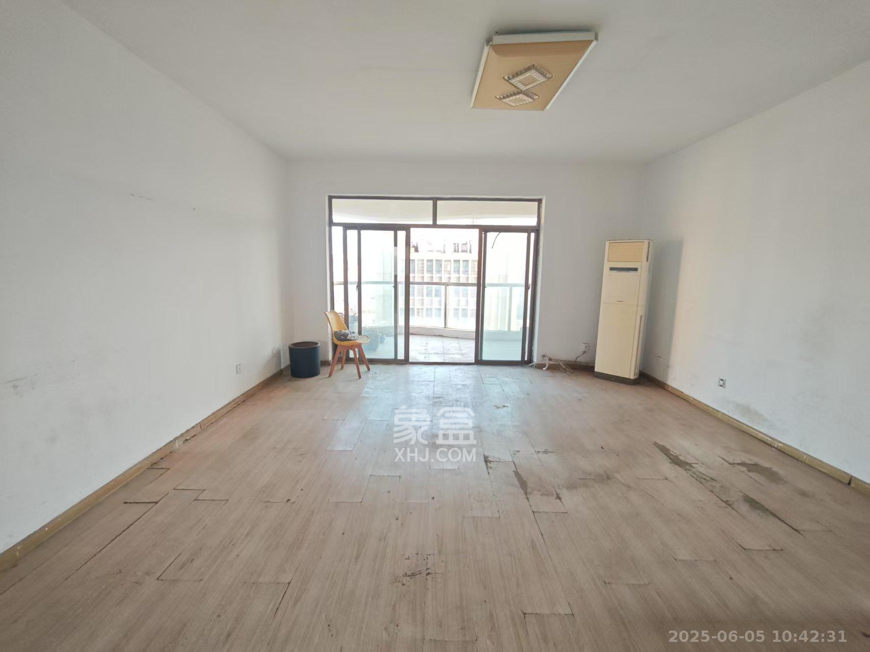 润沁园(润沁公馆) 4室2厅2卫 3000.0元/月 润沁园(润沁公馆) 4室2厅2卫 3000.0元/月室内图