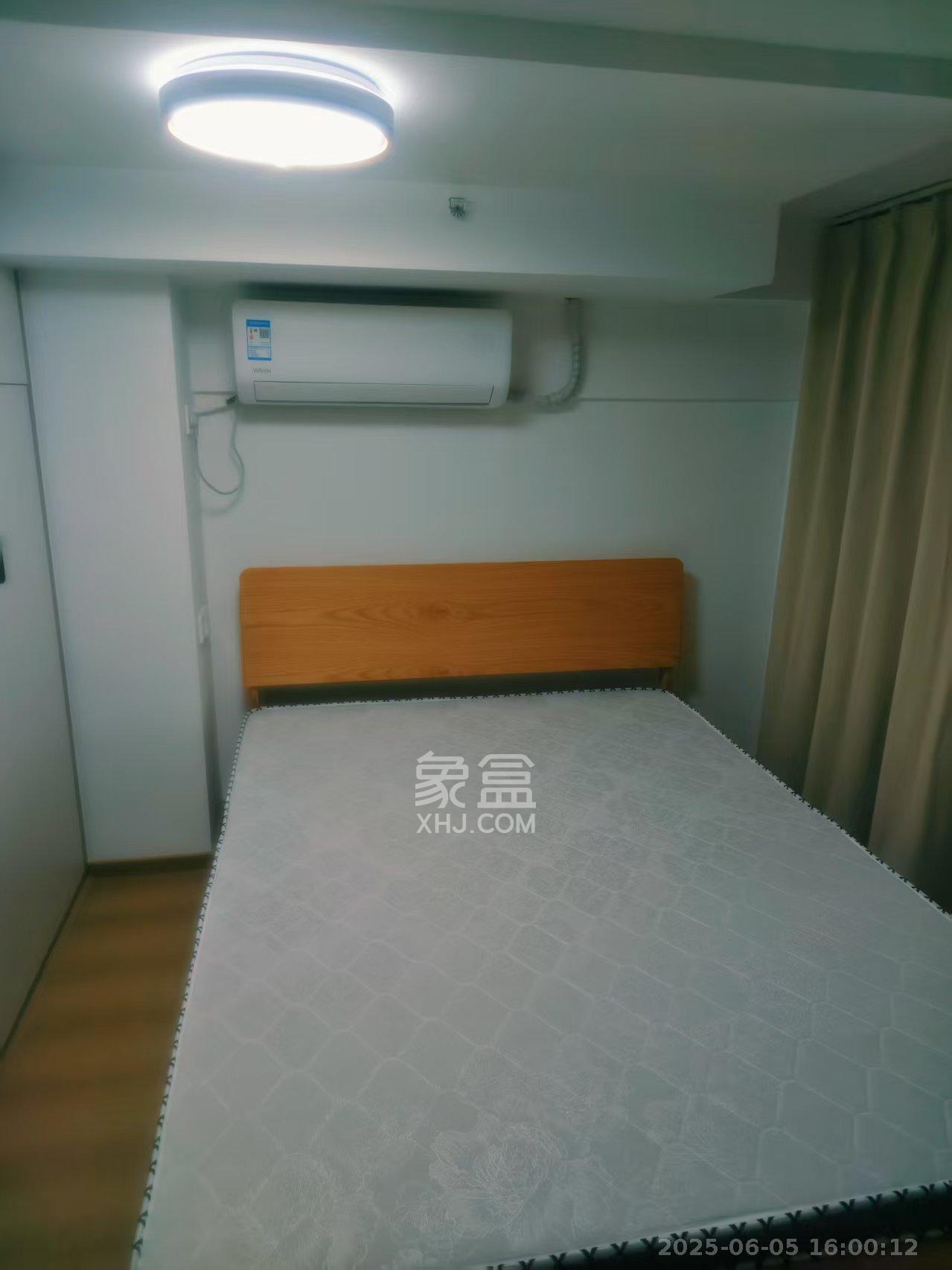 绿地商务广场  1室1厅1卫   2500.00元/月室内图