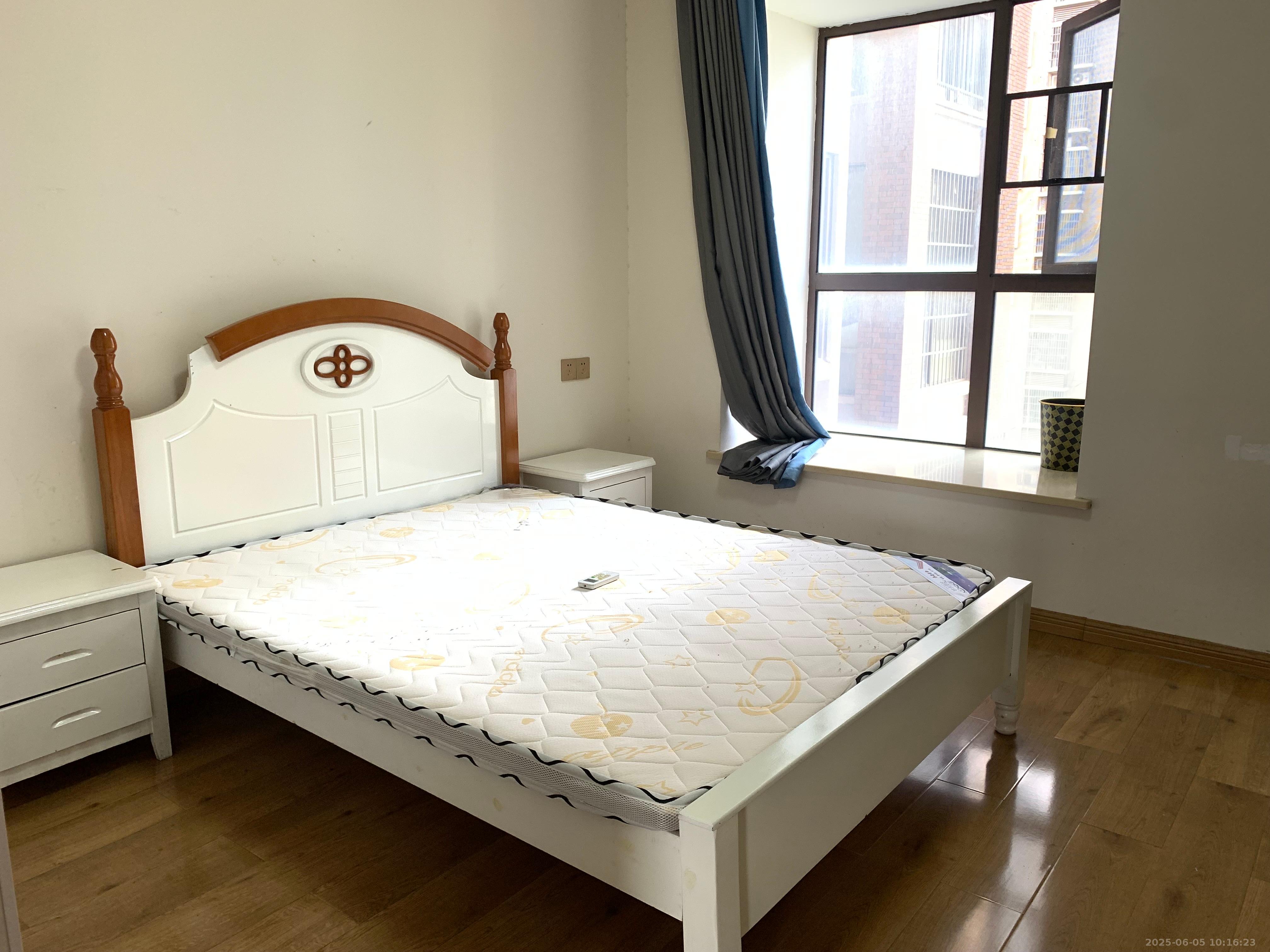 水岸世景  3室2厅2卫   2500.00元/月室内图