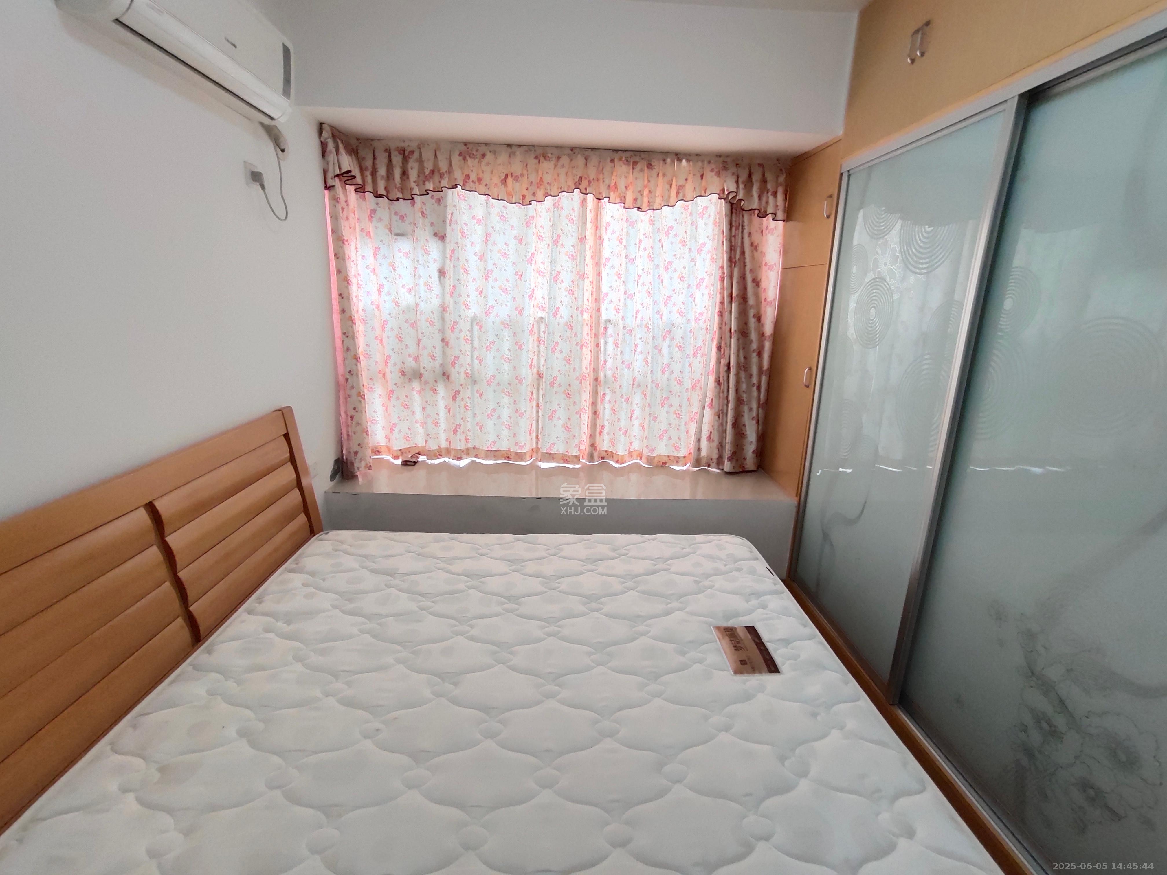 中城丽景香山园  2室1厅1卫   2200.00元/月室内图