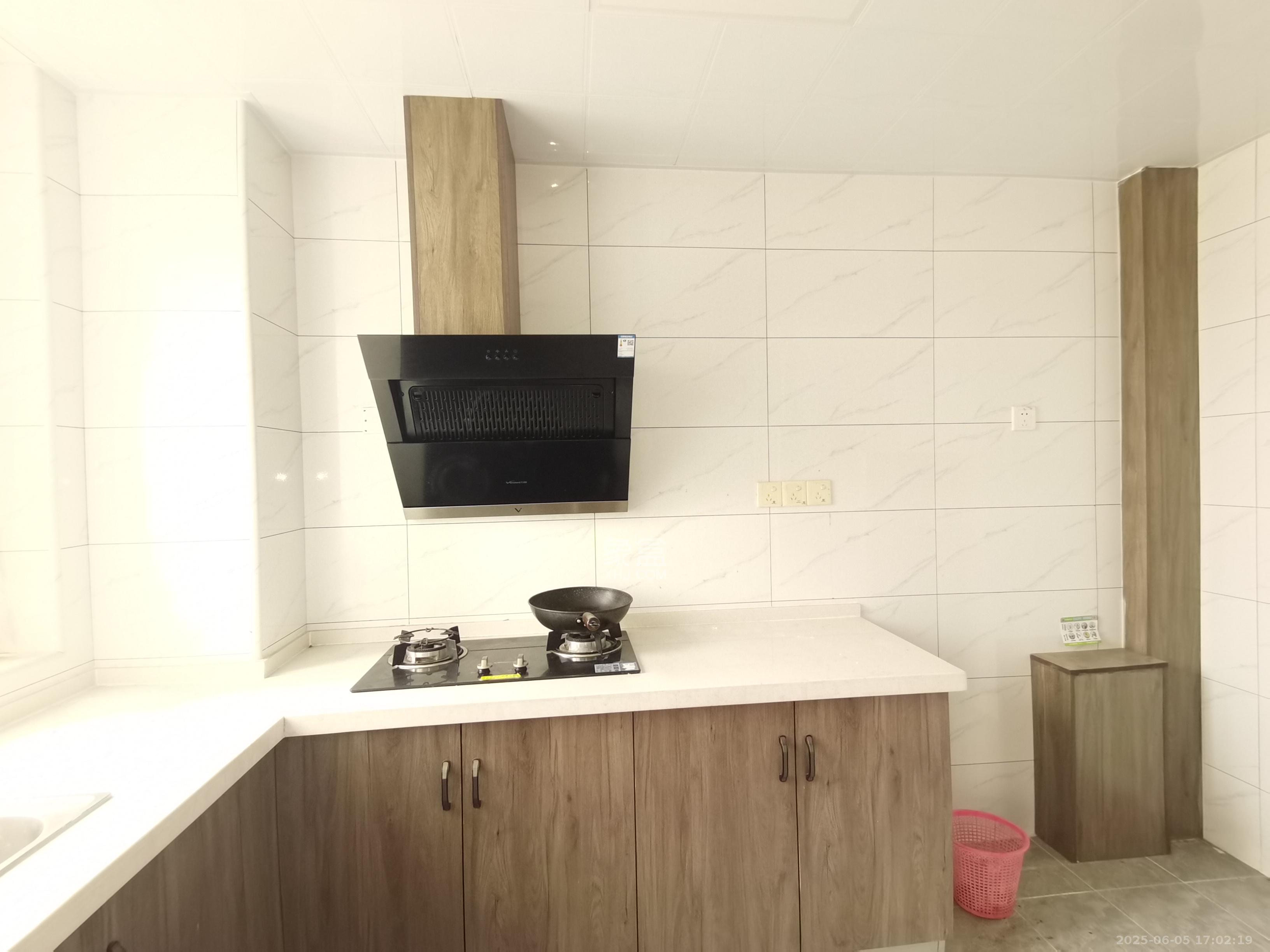 嘉盛华庭（一期、二期、三期）  4室2厅2卫    3400.0元/月室内图