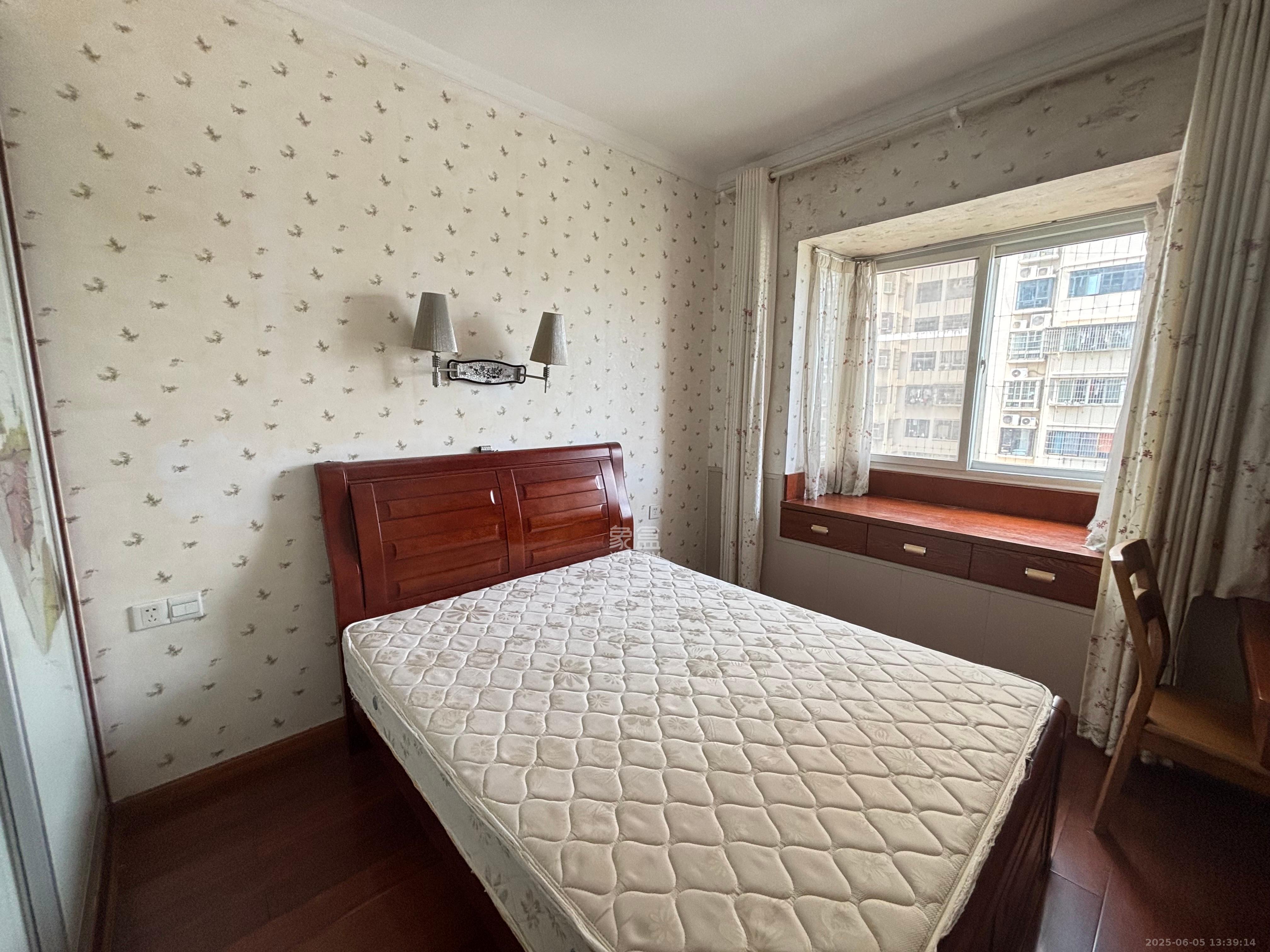 楚天中苑 3室2厅2卫 2500.0元/月 楚天中苑 3室2厅2卫 2500.0元/月室内图