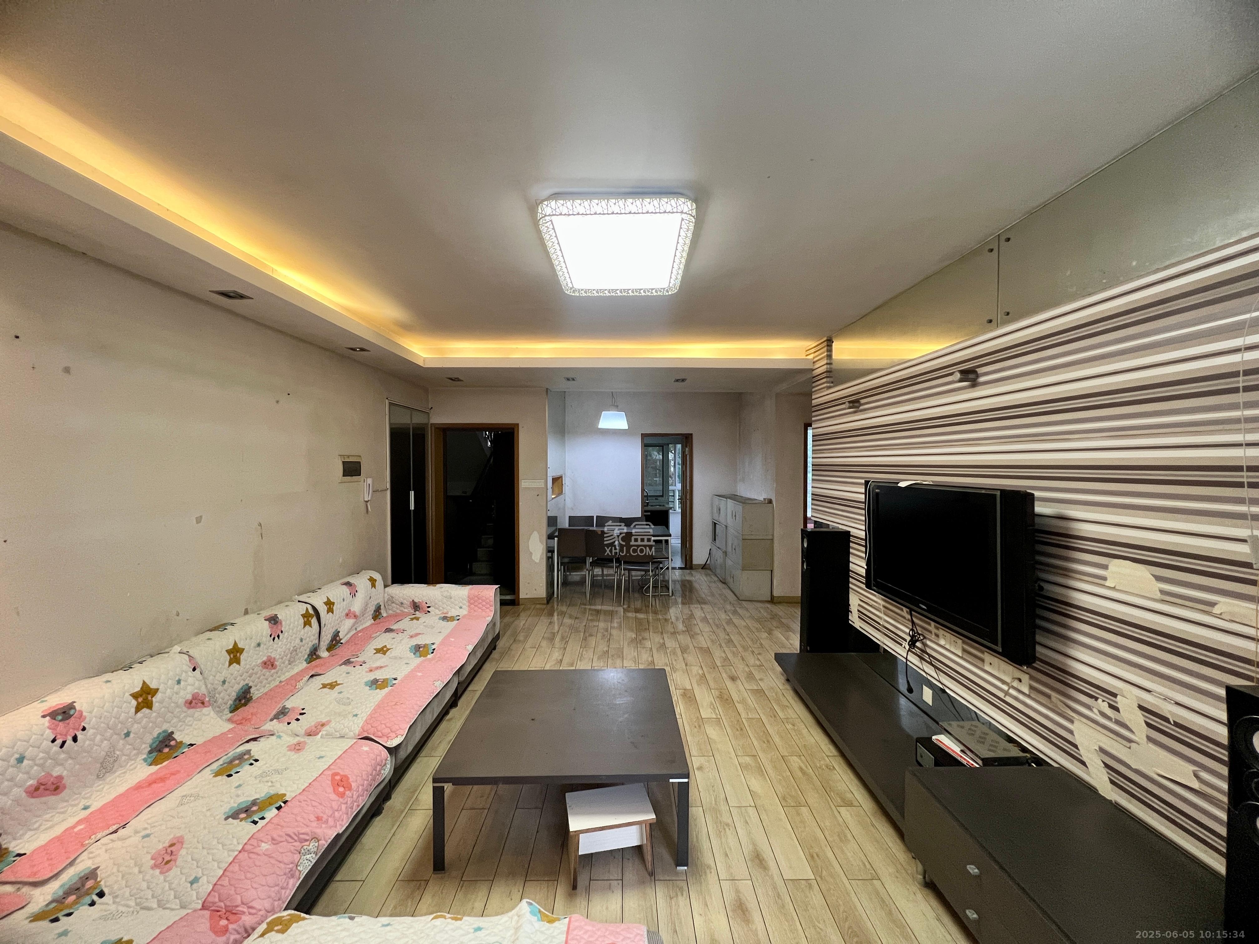 山水庭院  2室2厅1卫    1600.0元/月 山水庭院  2室2厅1卫    1600.0元/月室内图