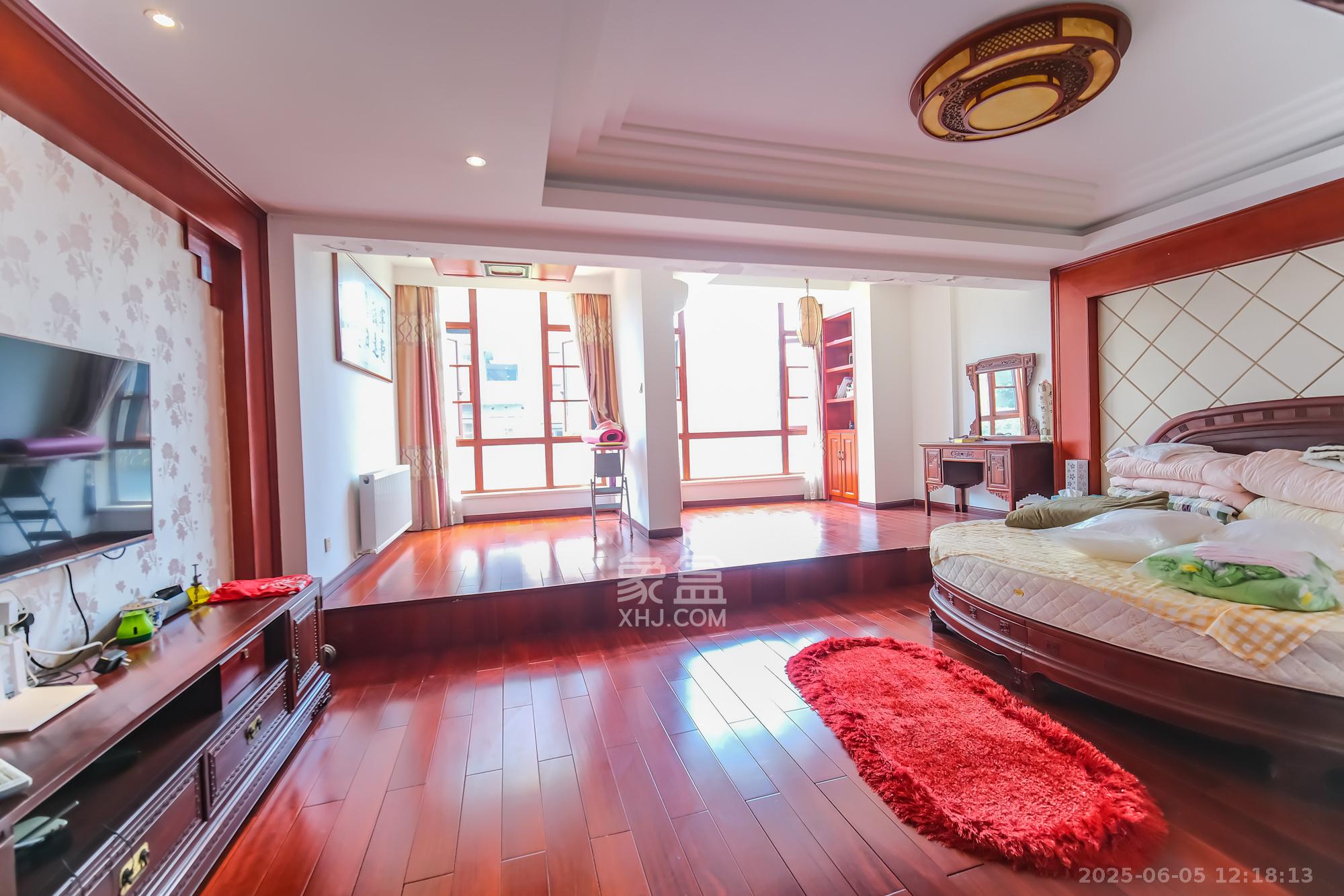 山水湾  5室3厅3卫    420.0万 山水湾  5室3厅3卫    420.0万卧室