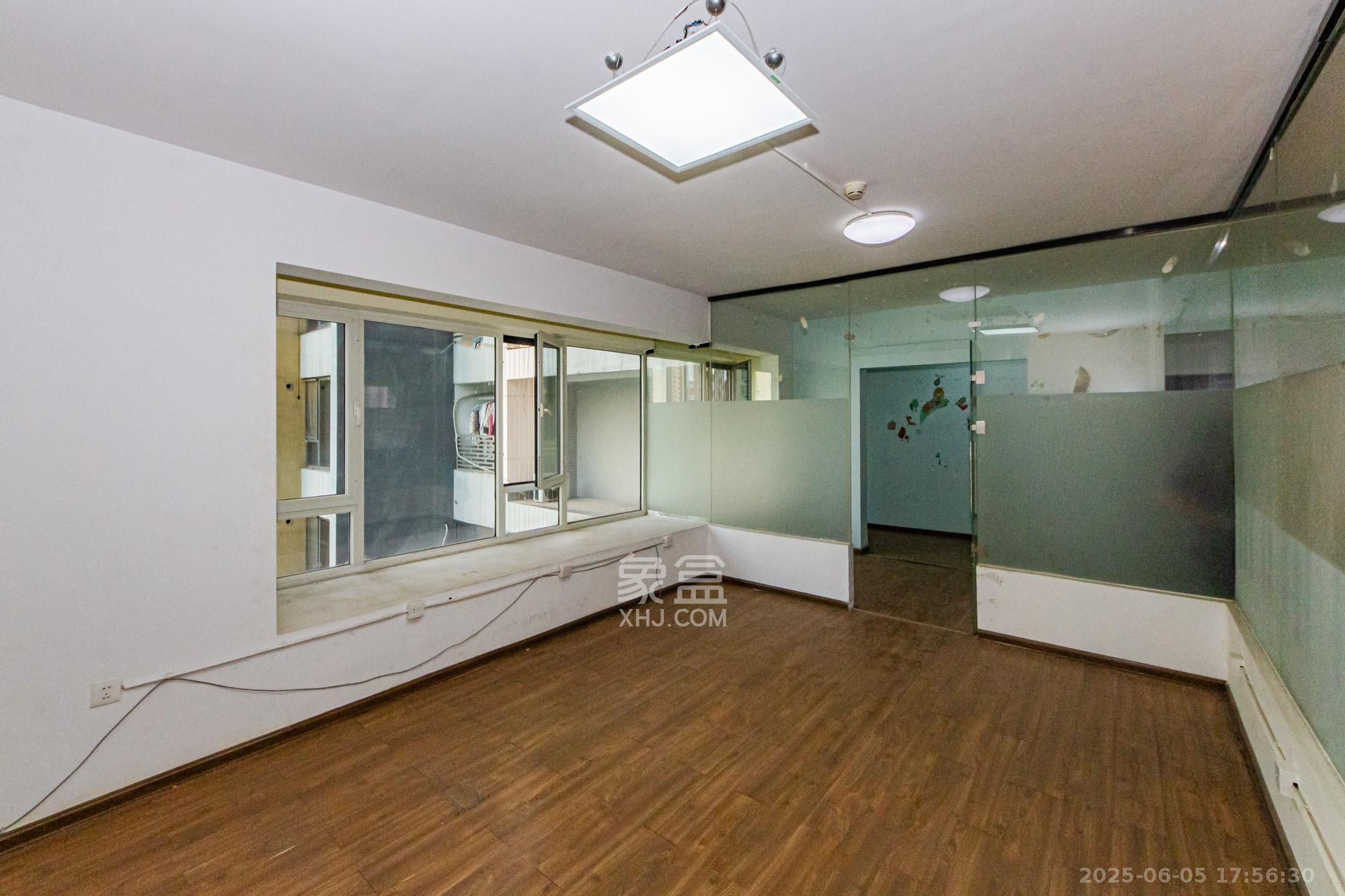 北辰三角洲E3区 5室2厅2卫 195.0万 北辰三角洲E3区 5室2厅2卫 195.0万客厅