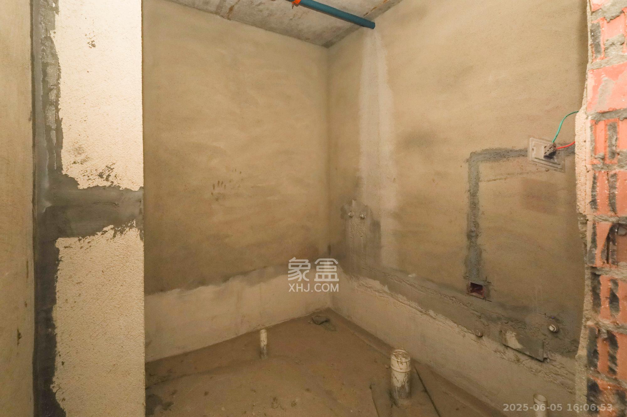 湘江壹号一二三期(创远湘江壹号) 4室2厅2卫 260.0万 湘江壹号一二三期(创远湘江壹号) 4室2厅2卫 260.0万卫生间