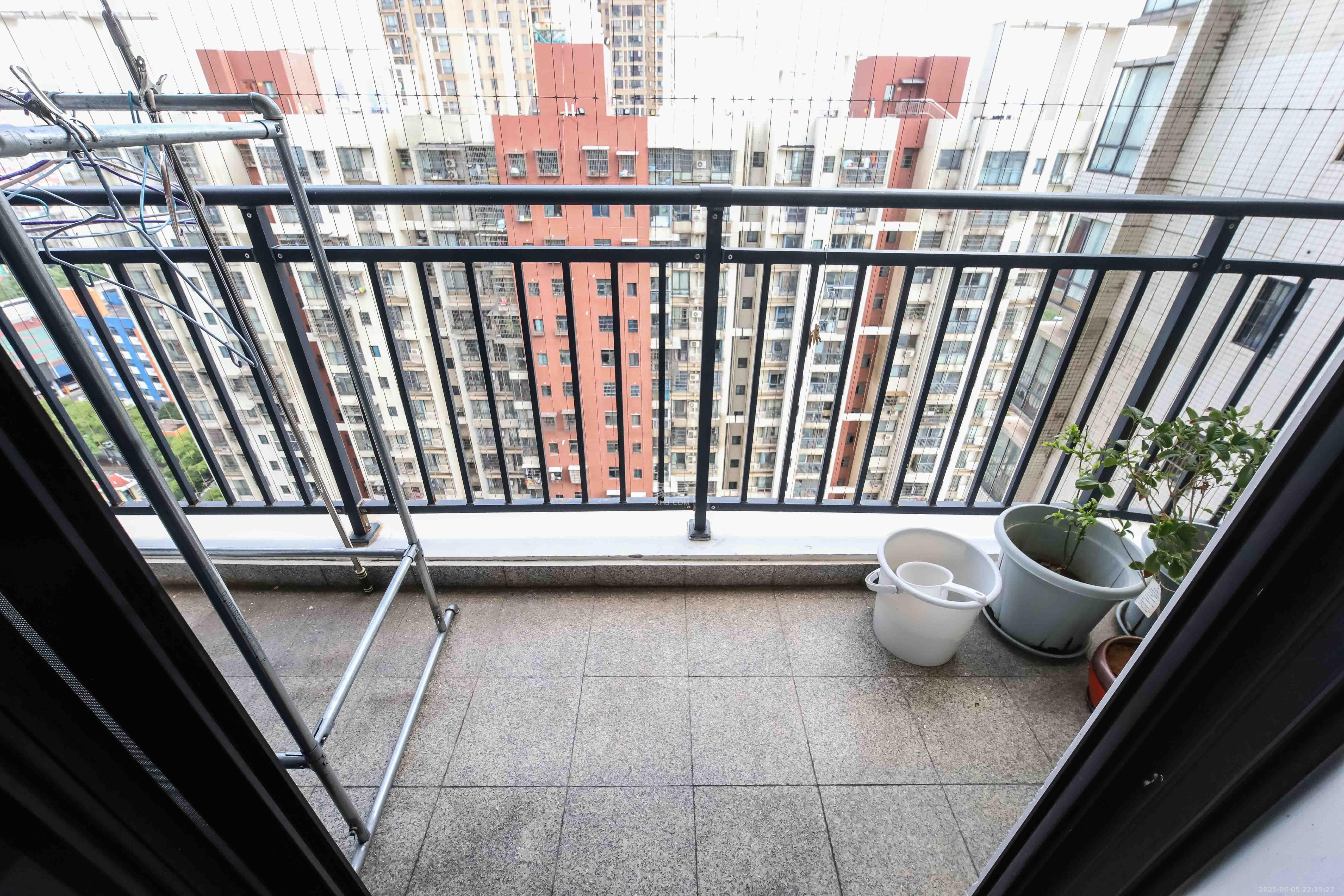 运通尊苑  3室2厅2卫    159.6万 运通尊苑  3室2厅2卫    159.6万阳台