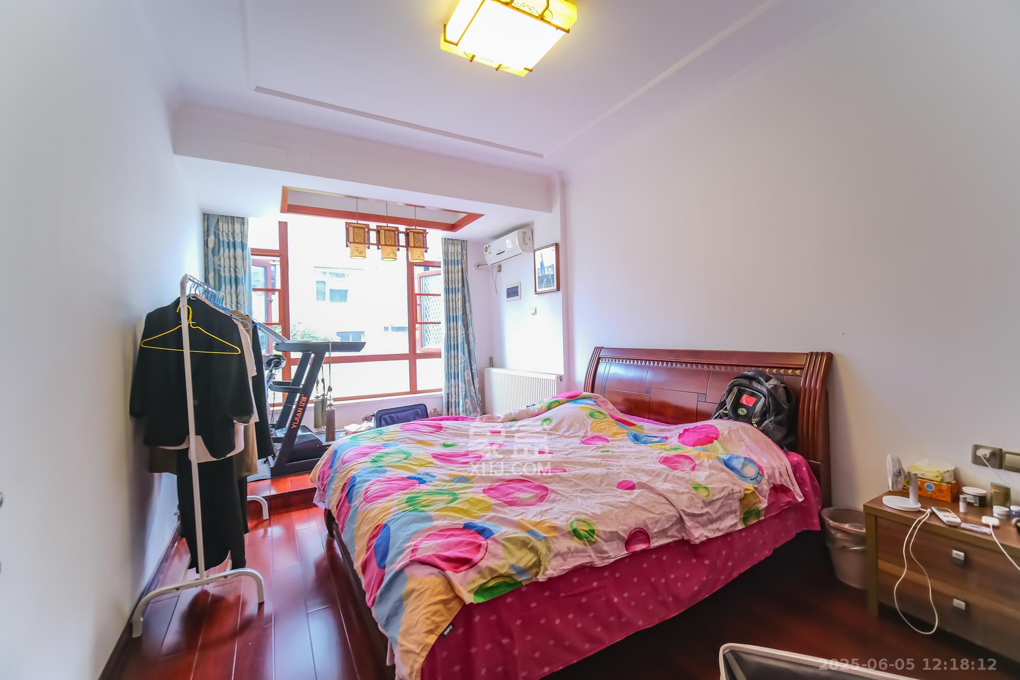 山水湾  5室3厅3卫    420.0万 山水湾  5室3厅3卫    420.0万卧室