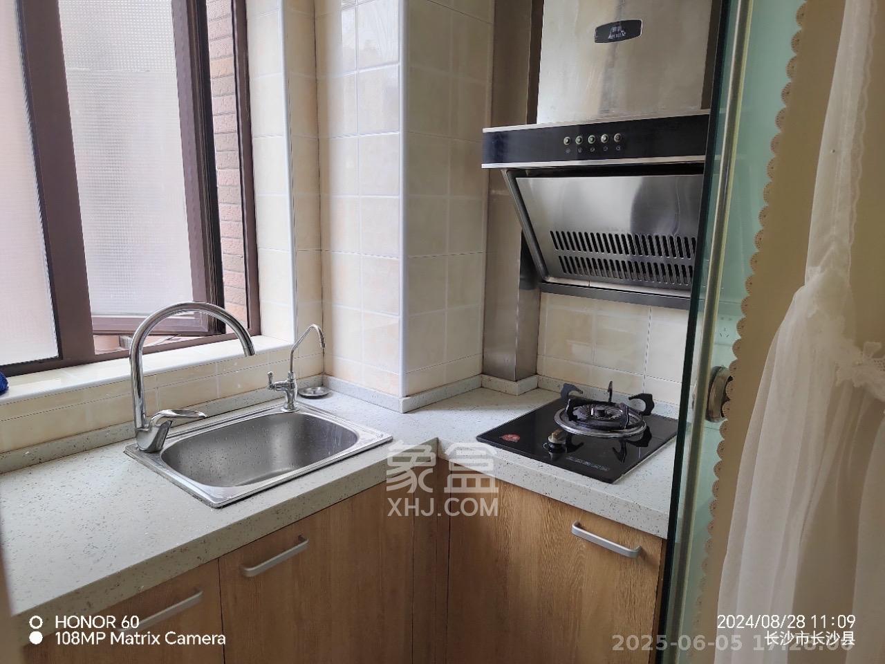 水岸世景  1室1厅1卫   1300.00元/月室内图