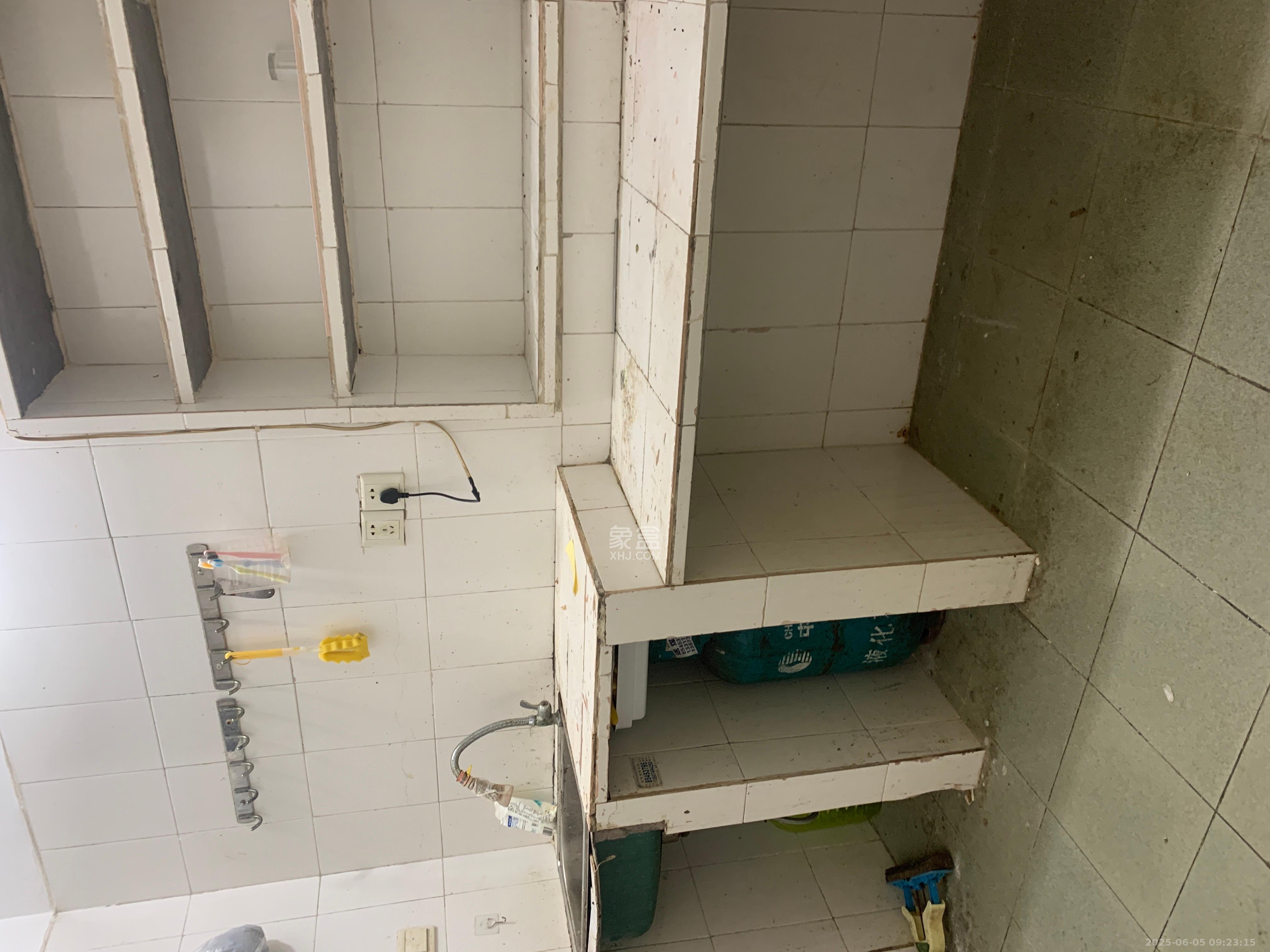 红花坡社区 2室1厅1卫 1200.0元/月 红花坡社区 2室1厅1卫 1200.0元/月室内图