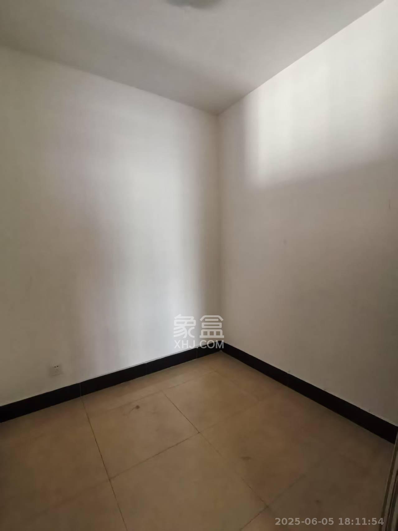 五一华府 4室2厅2卫 4900.0元/月 五一华府 4室2厅2卫 4900.0元/月室内图