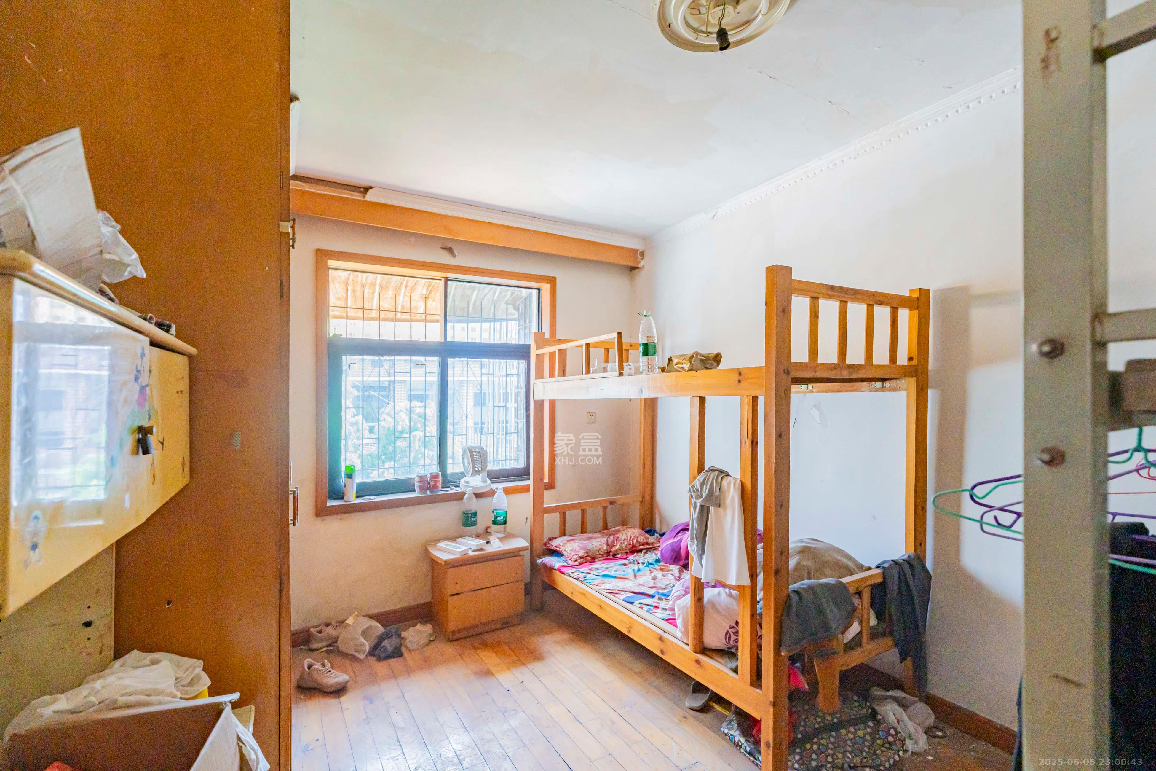 上麻园岭散盘 5室2厅1卫 75.0万 上麻园岭散盘 5室2厅1卫 75.0万卧室