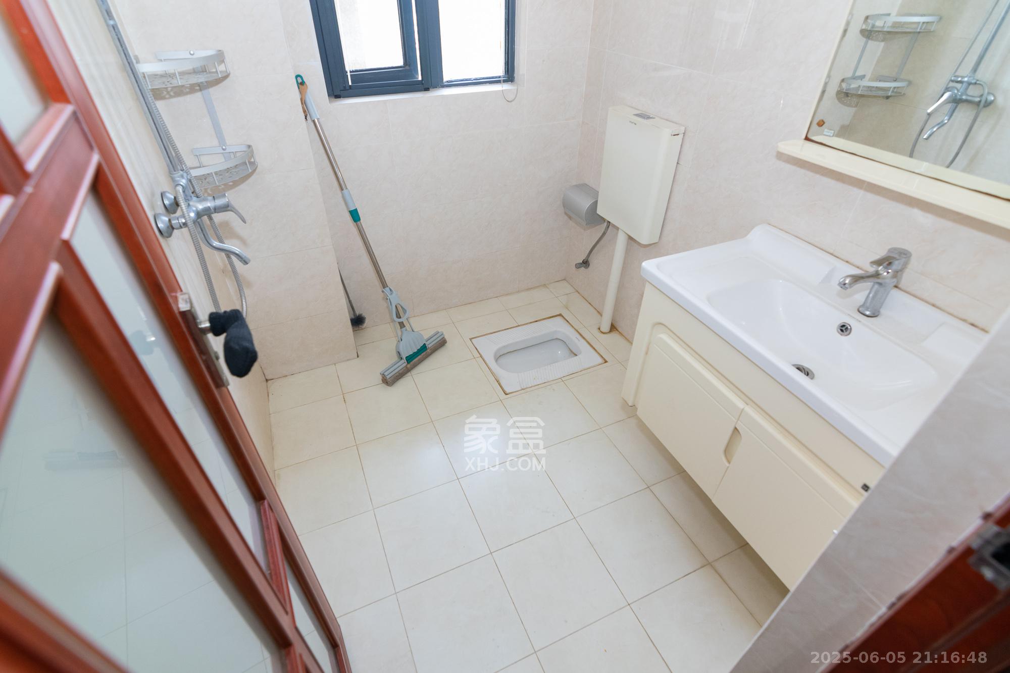 澳海澜庭 2室2厅1卫 52.0万 澳海澜庭 2室2厅1卫 52.0万卫生间