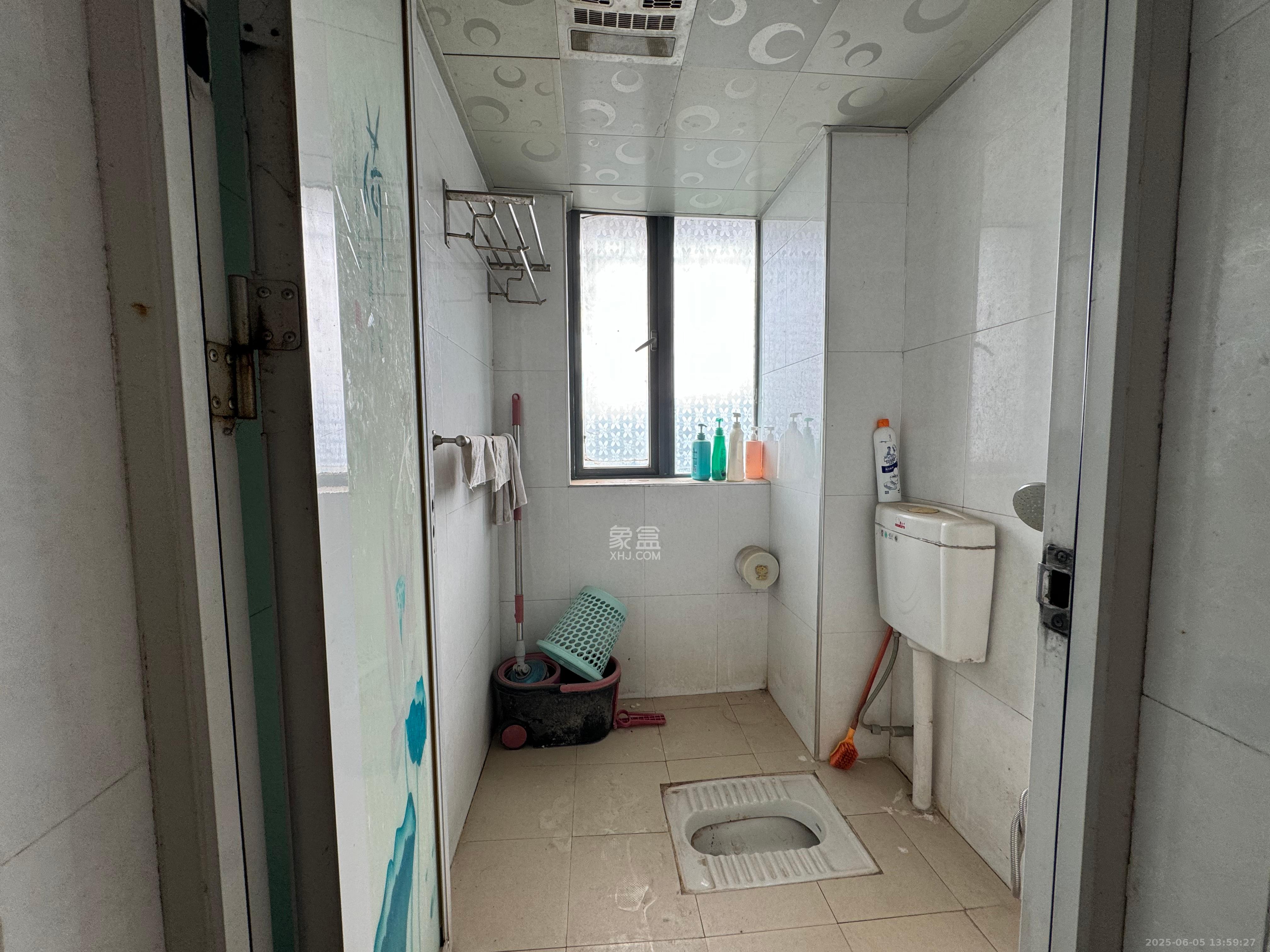 三湘小区  4室2厅2卫   1800.00元/月室内图