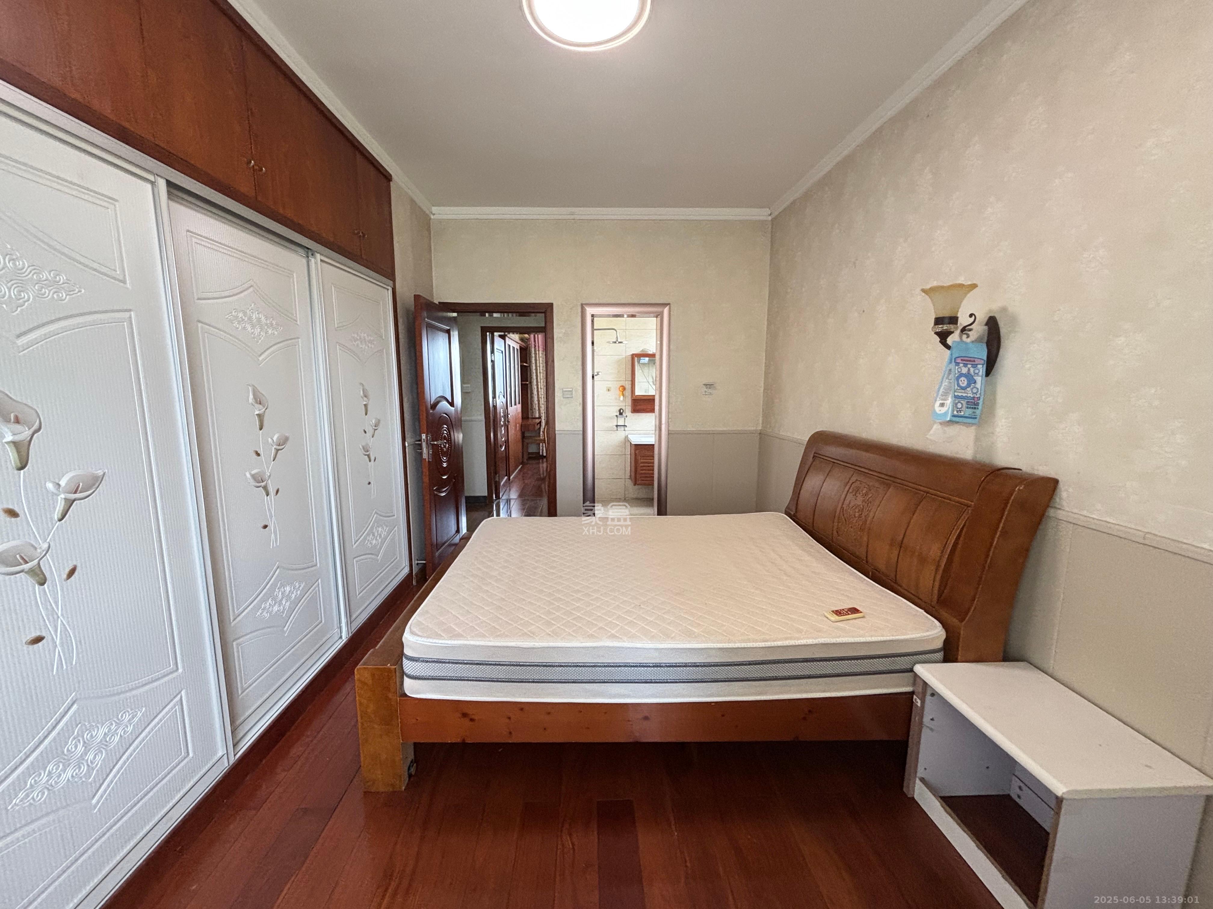 楚天中苑 3室2厅2卫 2500.0元/月 楚天中苑 3室2厅2卫 2500.0元/月室内图