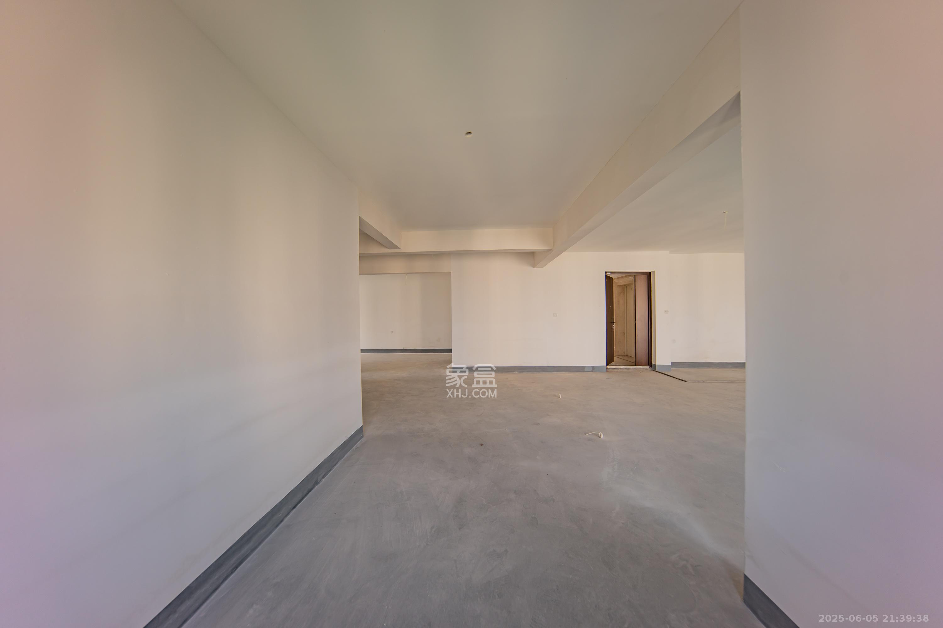 建投象山国际  5室2厅1卫   255.30万卧室