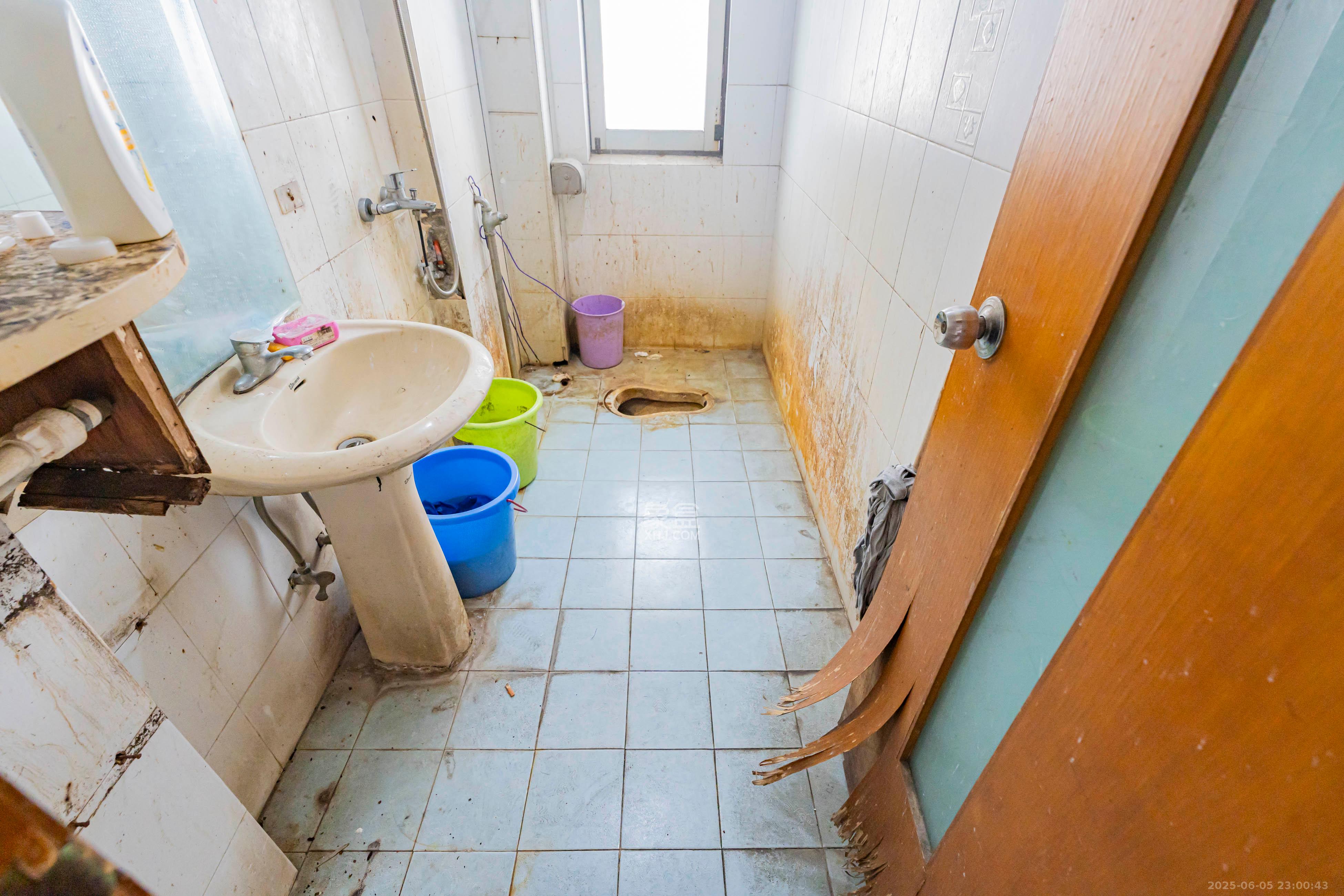 上麻园岭散盘 5室2厅1卫 75.0万 上麻园岭散盘 5室2厅1卫 75.0万卫生间