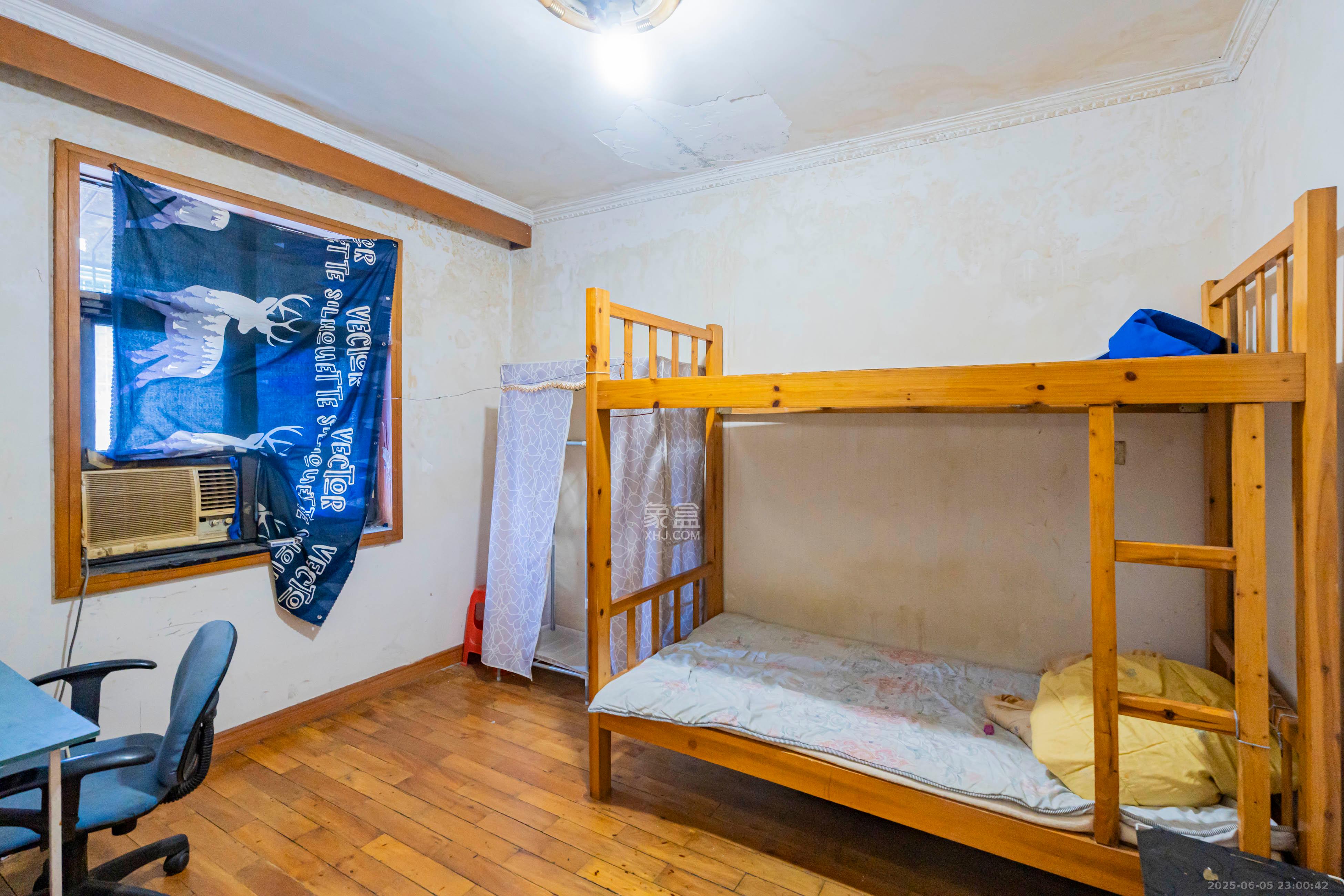 上麻园岭散盘 5室2厅1卫 75.0万 上麻园岭散盘 5室2厅1卫 75.0万卧室