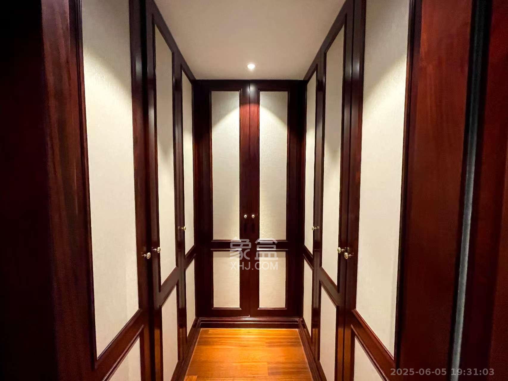 运达中央广场一、二期  3室2厅2卫    13000.0元/月室内图