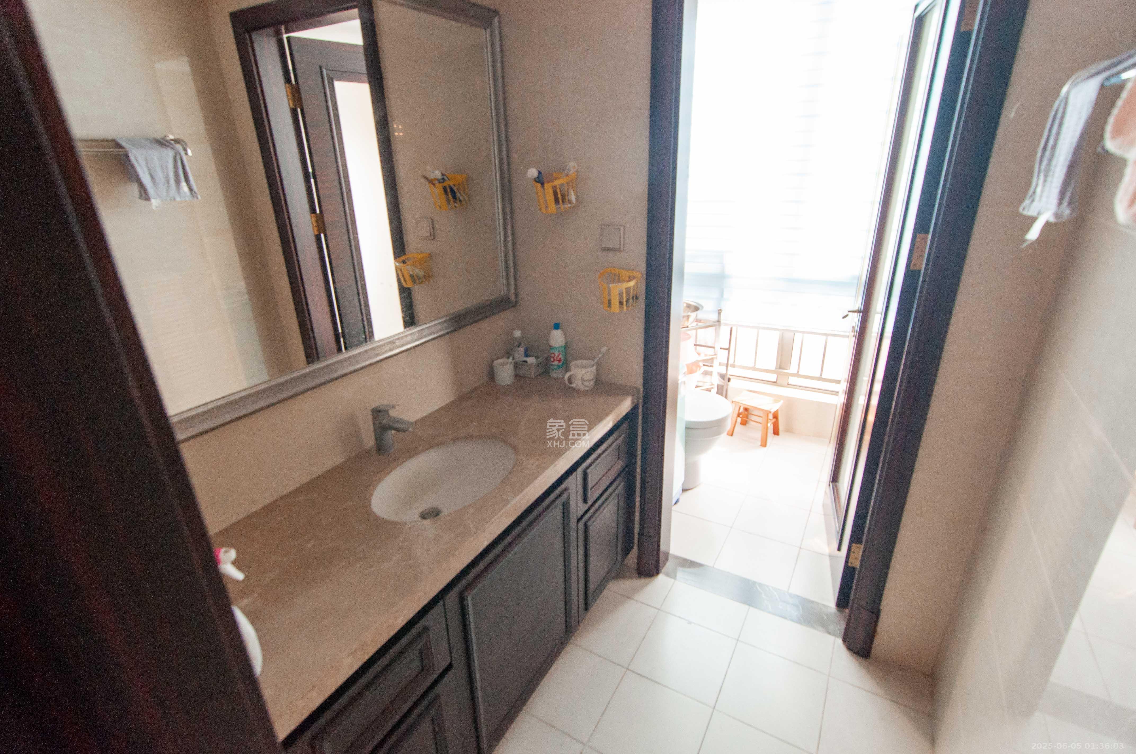 梅溪湖金茂府(金茂广场)(金茂览秀城) 3室2厅2卫 220.0万 梅溪湖金茂府(金茂广场)(金茂览秀城) 3室2厅2卫 220.0万卫生间