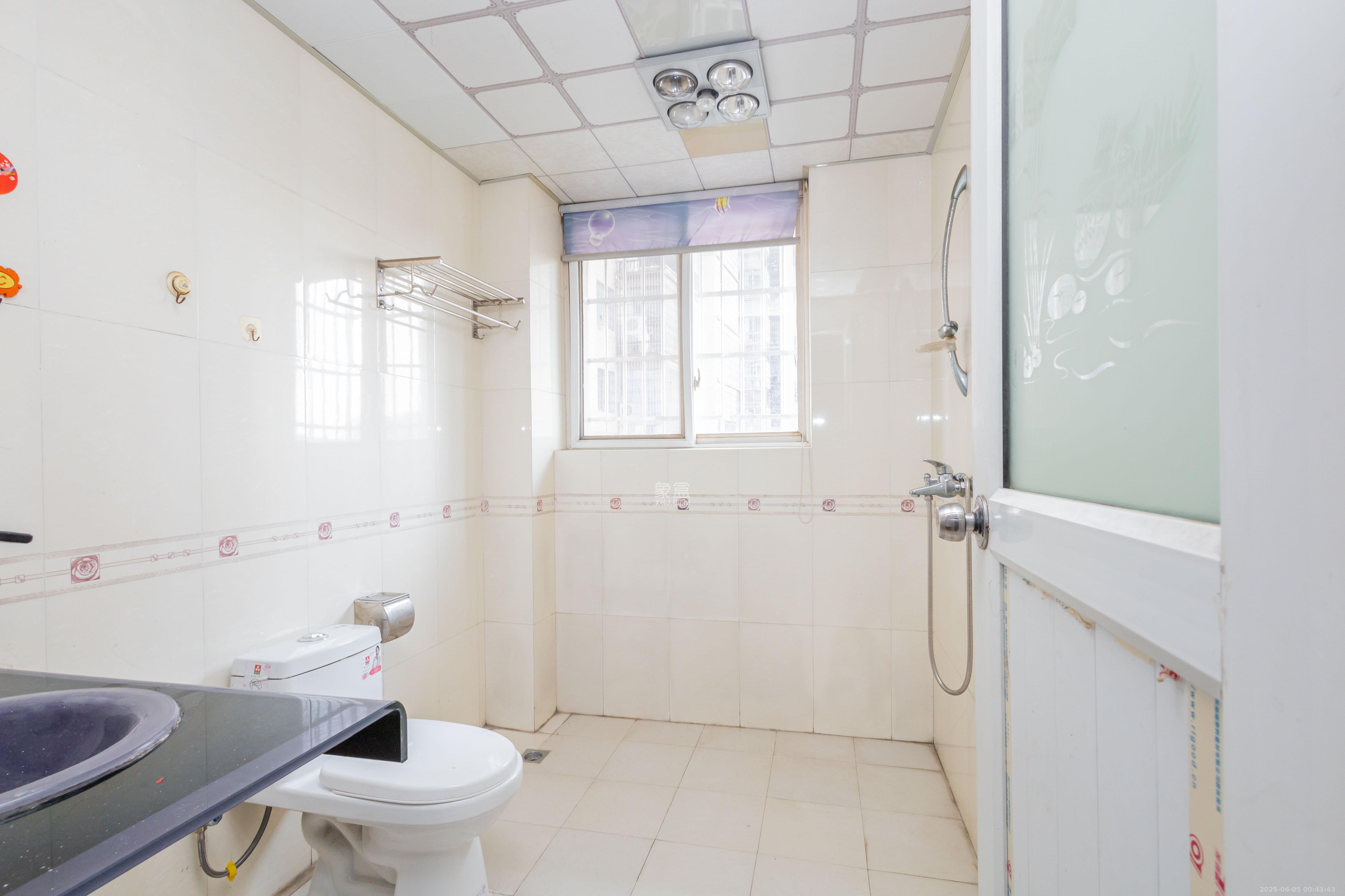 紫东苑(星沙)  3室2厅2卫    58.0万 紫东苑(星沙)  3室2厅2卫    58.0万卫生间